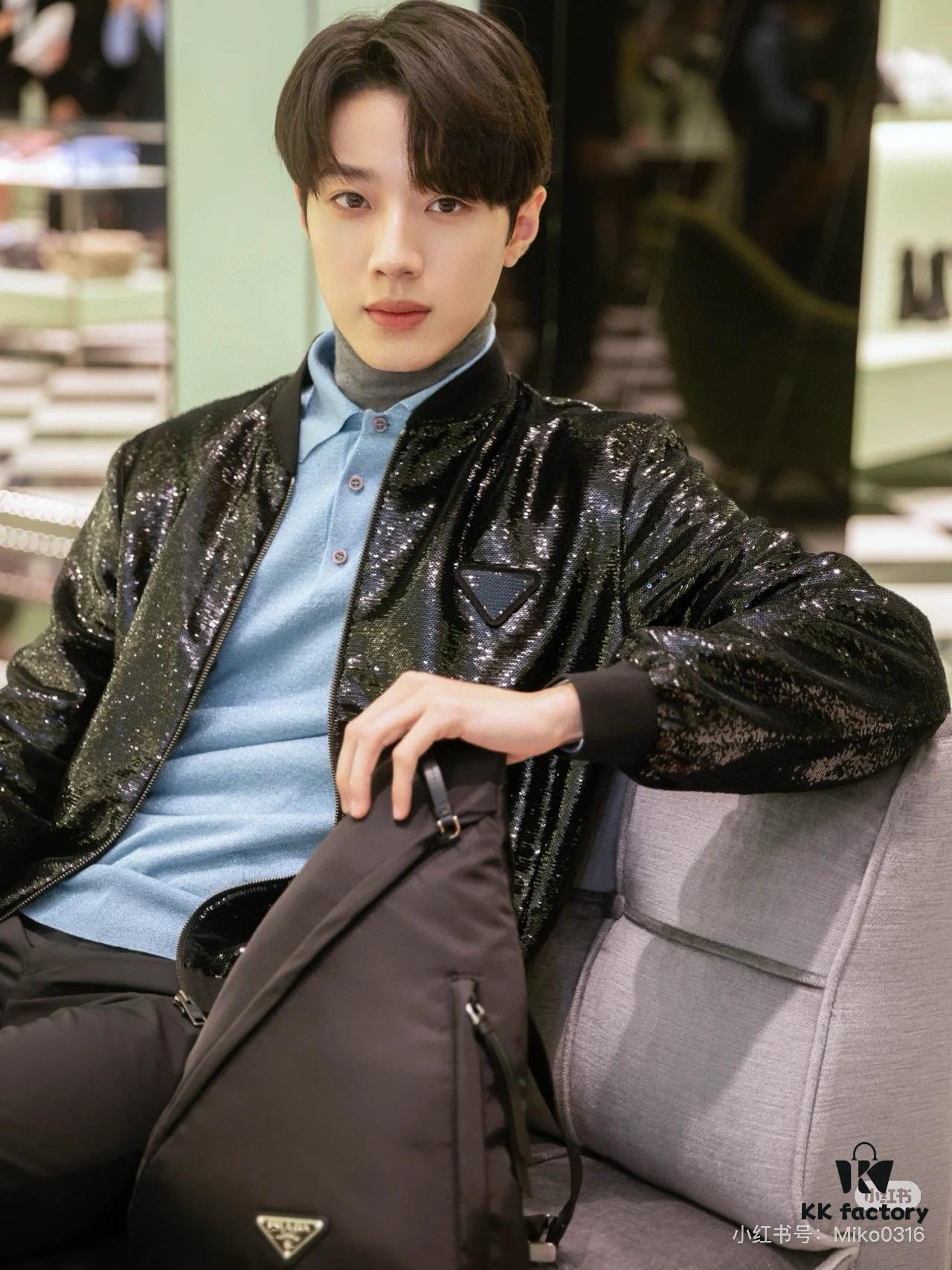 PRADA Two-Piece Set ✅ Latest Model Chest Bag Shoulder Bag Made of Imported Parachute Waterproof Fabric Size 24x31x8