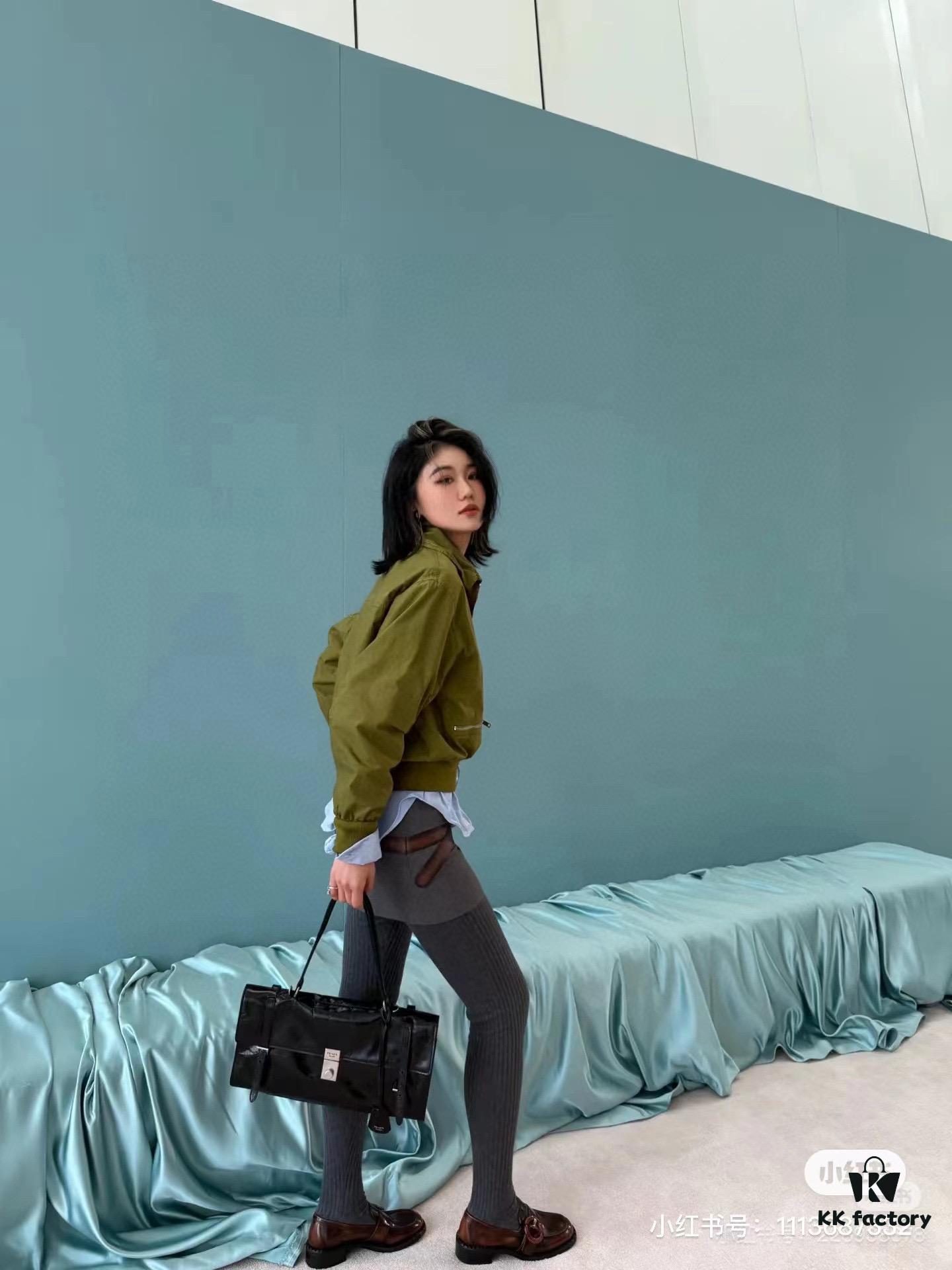 PRADA Counter New Arrival 🎉 (All-Leather Series) [Original Order Quality with Matched Hardware] Full-Grain Oil-Waxed Calfskin