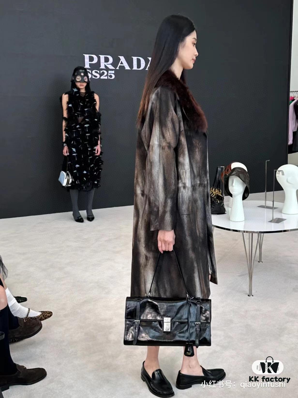 PRADA Counter New Arrival 🎉 (All-Leather Series) [Original Order Quality with Matched Hardware] Full-Grain Oil-Waxed Calfskin