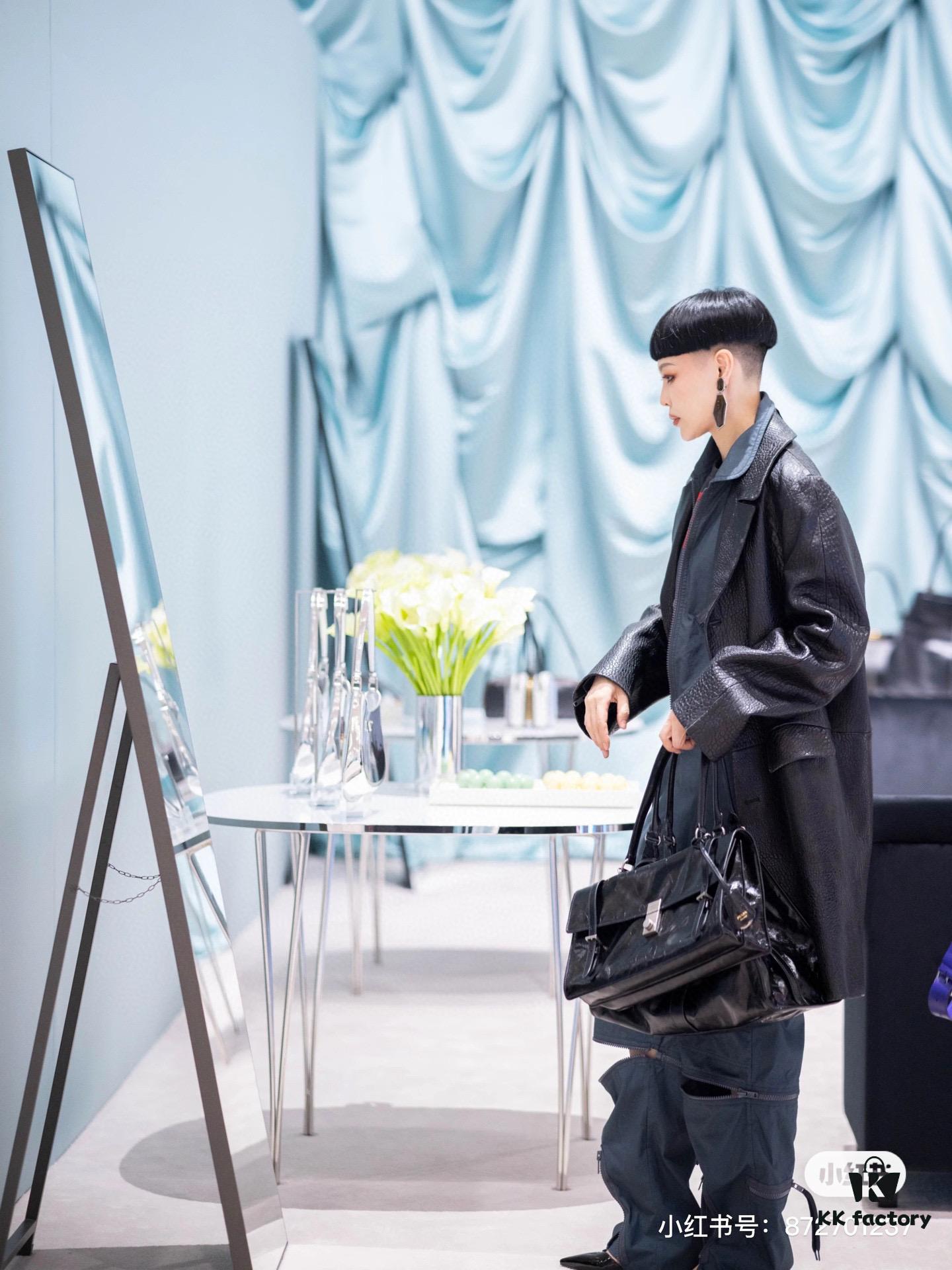 PRADA Counter New Arrival 🎉 (All-Leather Series) [Original Order Quality with Matched Hardware] Full-Grain Oil-Waxed Calfskin