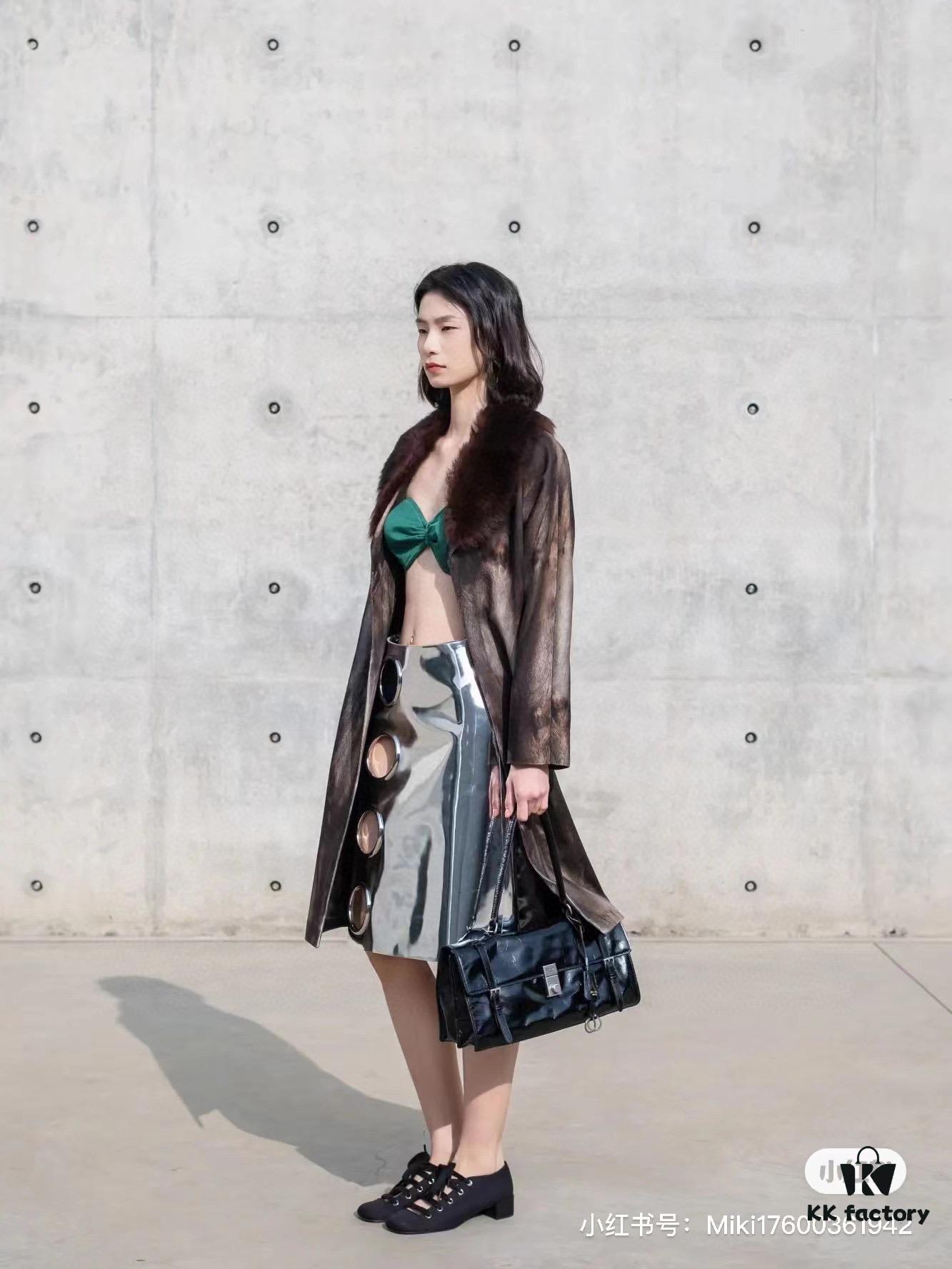 PRADA Counter New Arrival 🎉 (All-Leather Series) [Original Order Quality with Matched Hardware] Full-Grain Oil-Waxed Calfskin