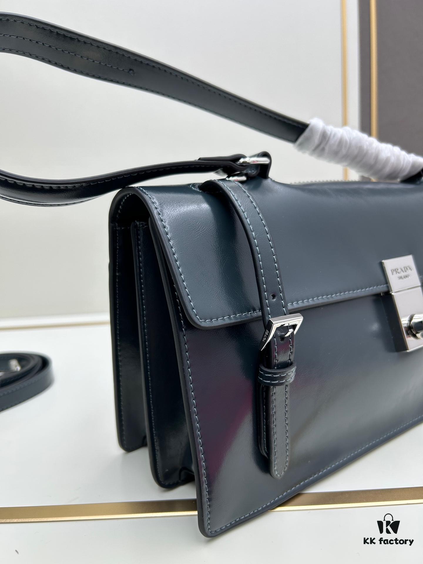 PRADA Counter New Arrival 🎉 (All-Leather Series) [Original Order Quality with Matched Counter Hardware] Full-Grain Wax Oil Calfskin