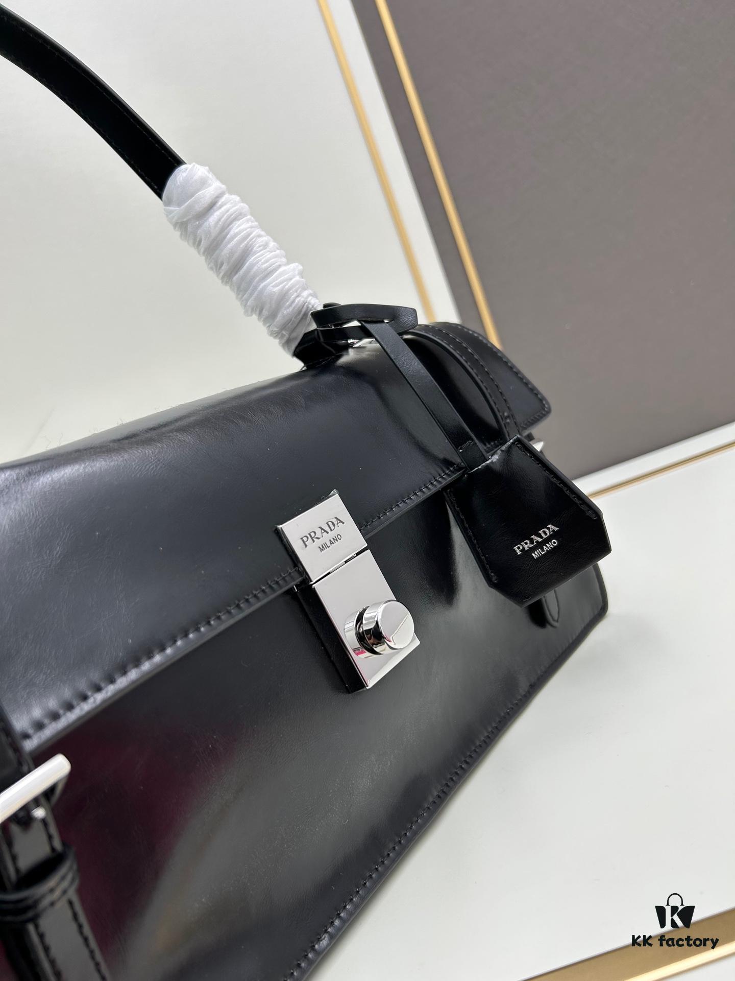 PRADA New Arrival 🎉 (All-Leather Series) [Original Order Quality with Matching Store Hardware] Full-Grain Waxed Cowhide