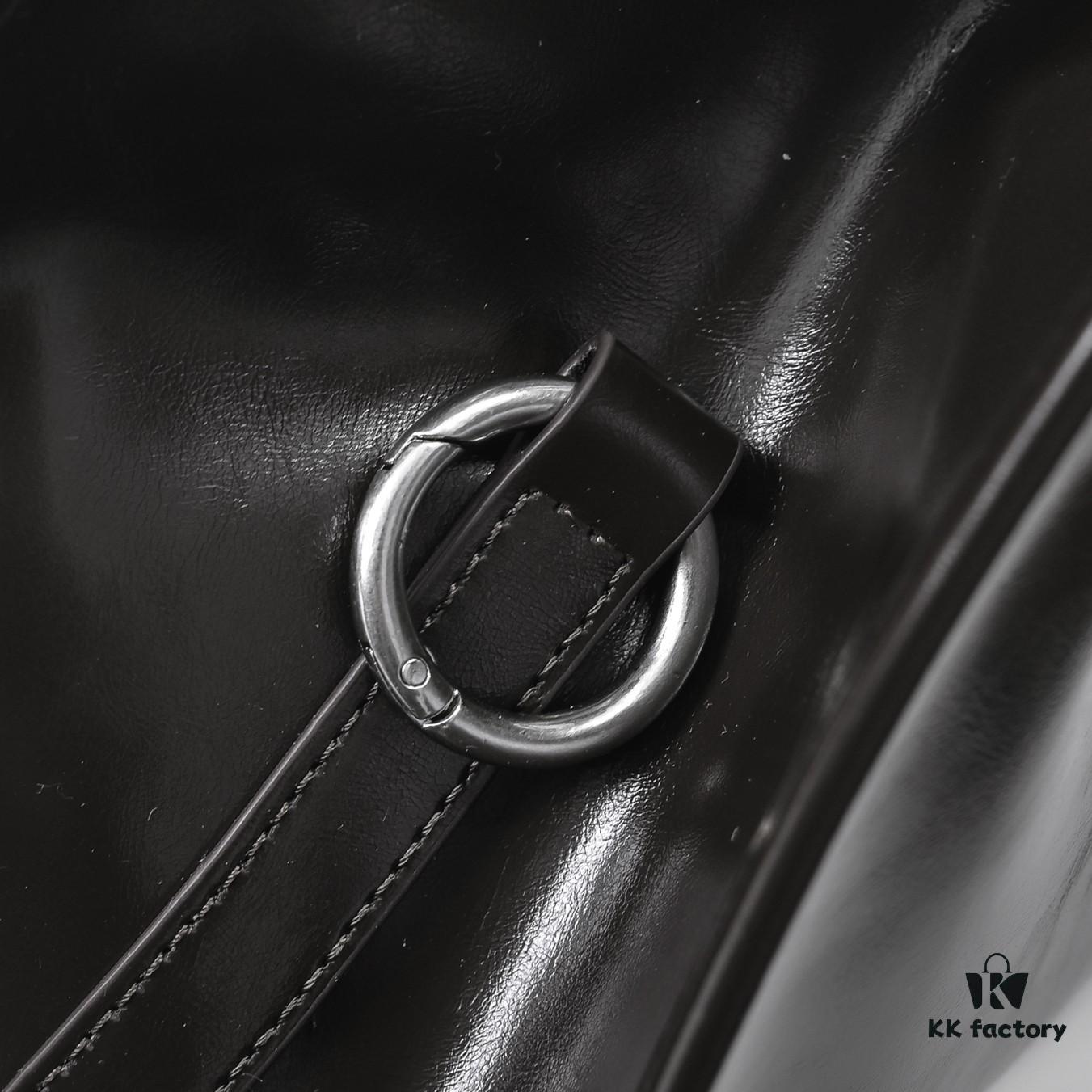 Early Spring 🎉PRADA Counter New Arrival🎉 (All-Leather Series) [Original Order Quality + Matching Store Hardware] Full-Grain Oil-Waxed Calfskin