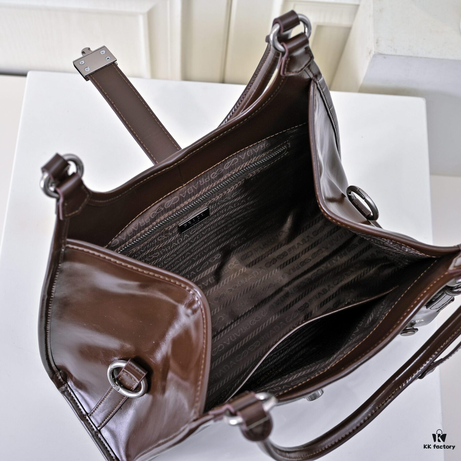 Early Spring 🎉PRADA Counter New Arrival🎉 (All-Leather Series) [Original Order Quality + Matching Store Hardware] Full-Grain Oil-Waxed Calfskin