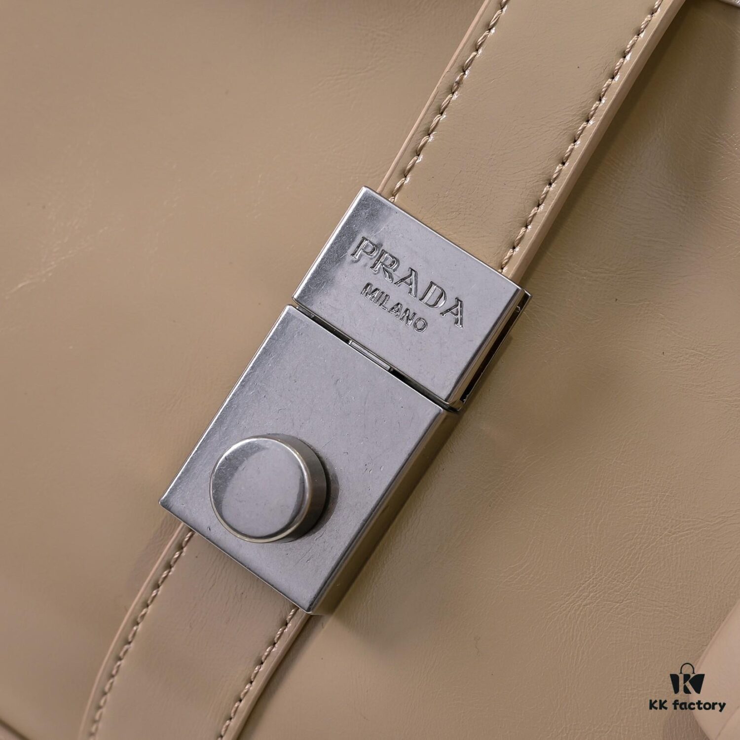 Early Spring Celebration 🎉 PRADA Counter New Arrival 🎉 (All-Leather Series) [Original Order Quality with Matched Hardware] Full-Grain Oil-Waxed Calfskin