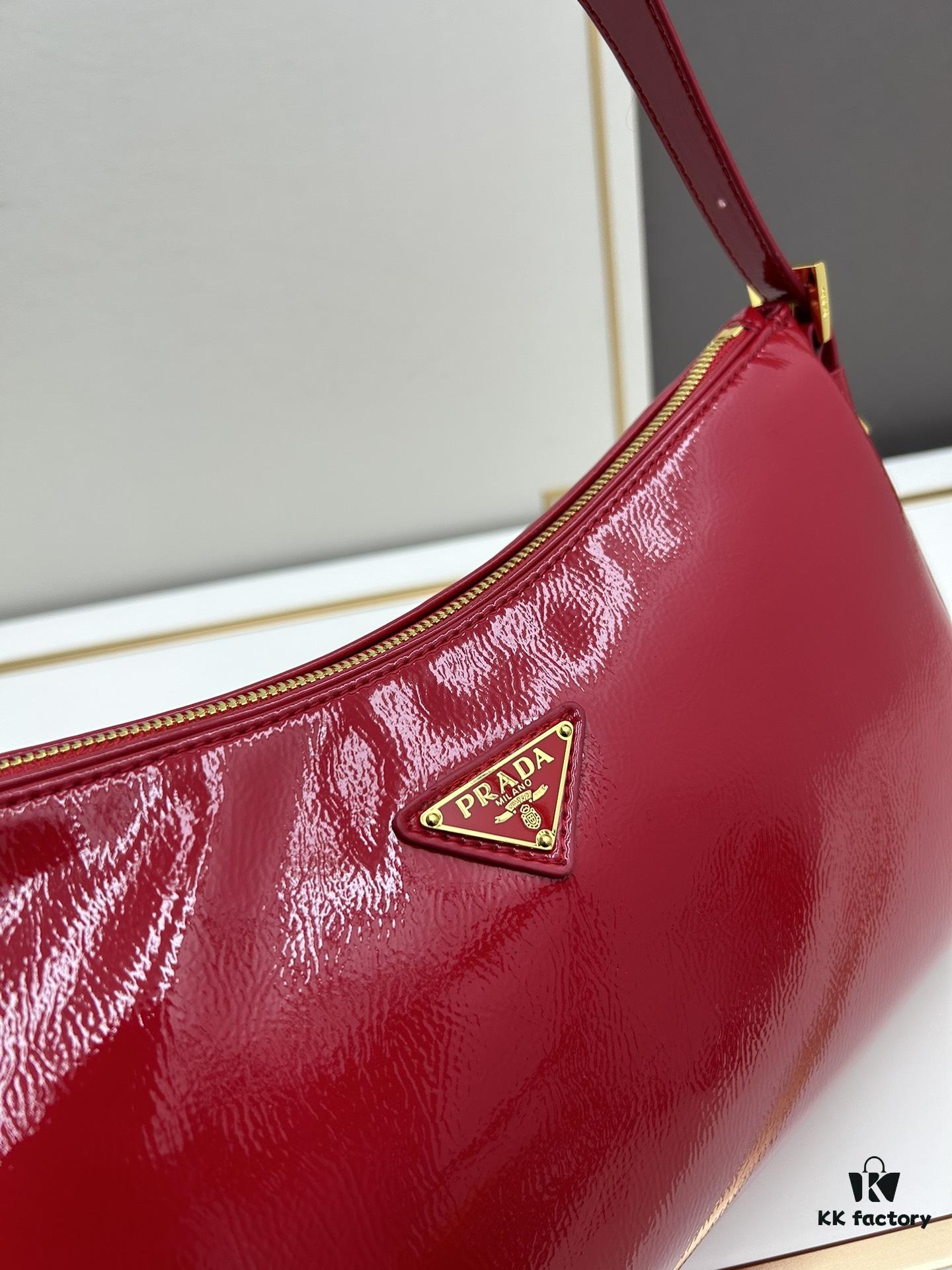 PRADA New Arrival at Official Counter (Full Leather Series) - Original Order Quality with Authentic Hardware, Wrinkled Painted Calfskin and Suede Lock Bag