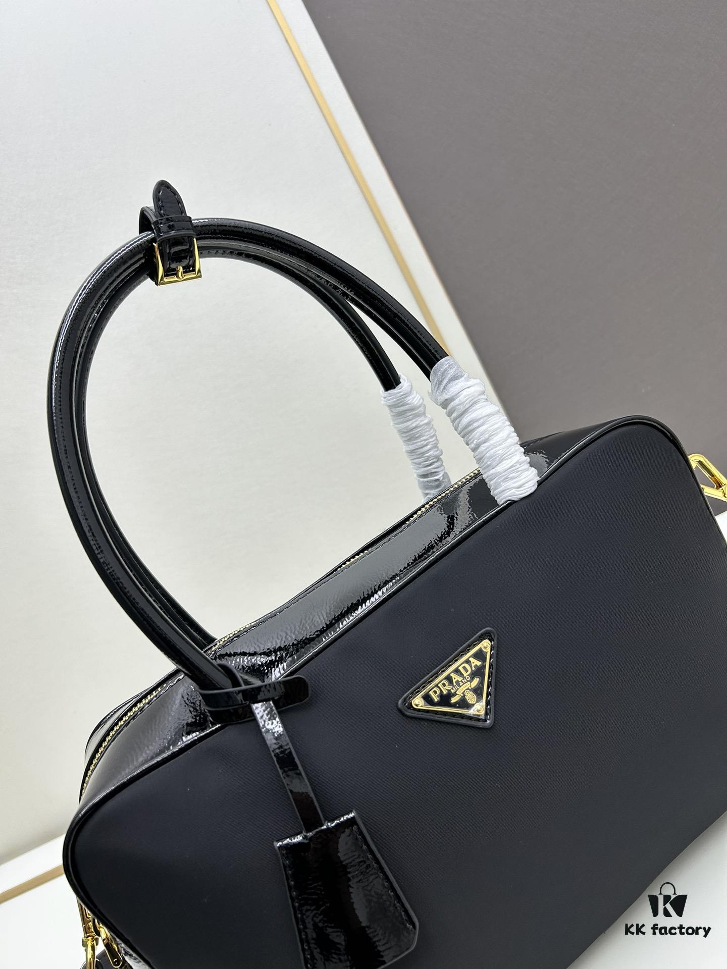 Nylon with Genuine Leather Trim, Full Leather PRADA Counter New Arrival Original Quality Matching Store Hardware Re-Nylon Tote Bag with Lock