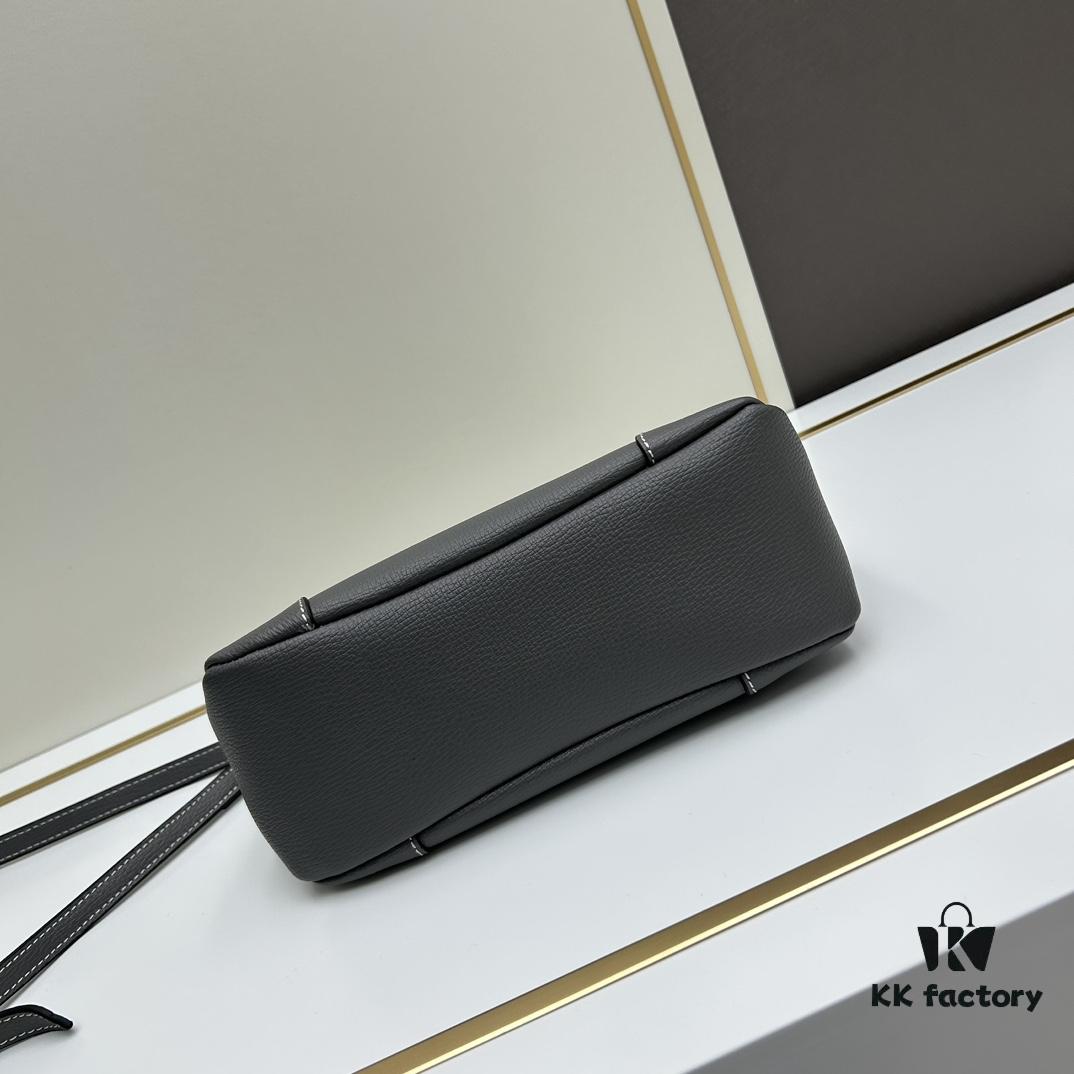 PRADA New Launch Hit (Leather Shoulder Strap + Chain Crossbody) Fashionable Horn Bag with Retro-Modern Fusion