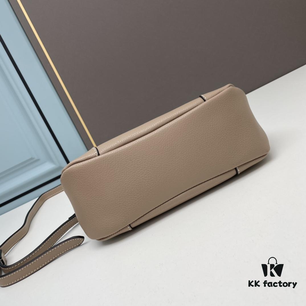 PRADA Must-Have Horn Bag with Detachable Chain Strap – A Perfect Blend of Vintage and Modern Fashion