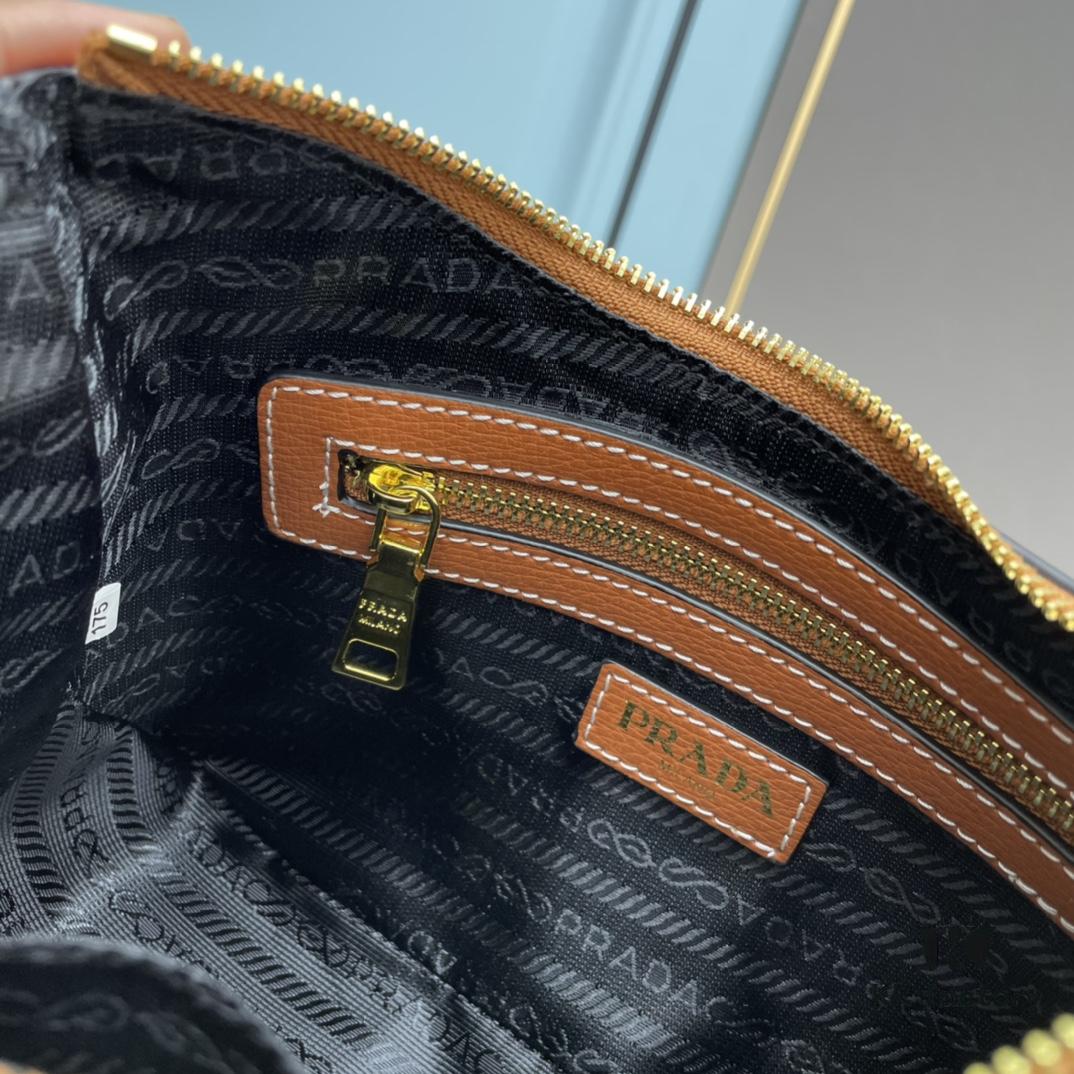 PRADA's Must-Have Bestseller (Leather Shoulder Strap + Chain Strap) – A Stylish and Practical Horn Bag Combining Retro Charm with Modern Fashion