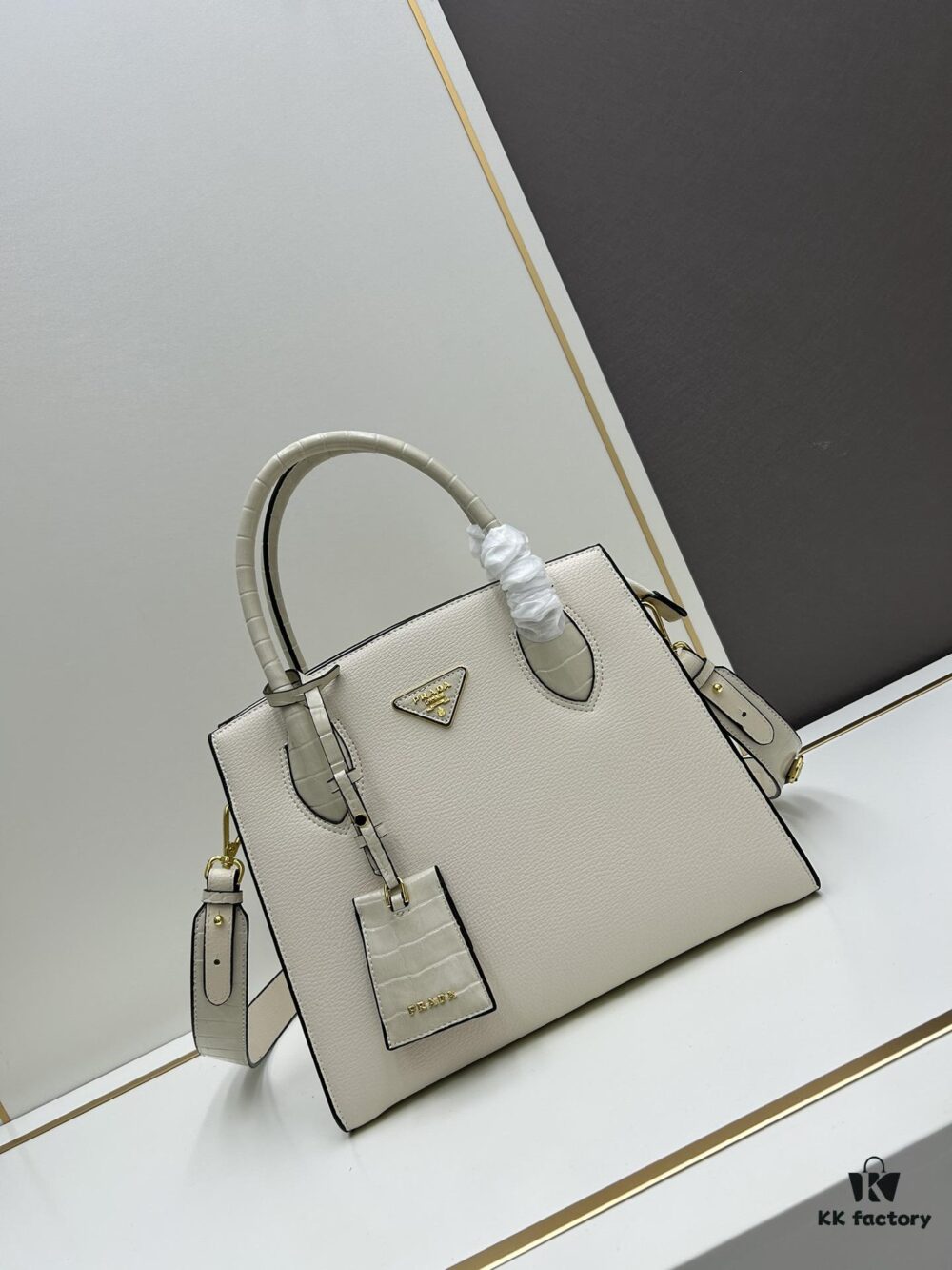 You're the Most Beautiful — Minimalist and Fashionable Bag for the New Year