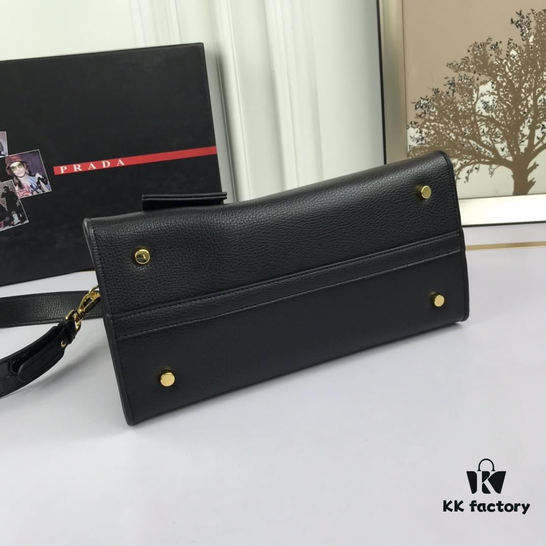 You're the Most Beautiful One – Minimalist and Fashionable Bag for the New Year