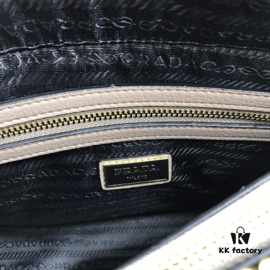 You're the Most Beautiful One – Minimalist and Fashionable Bag for the New Year