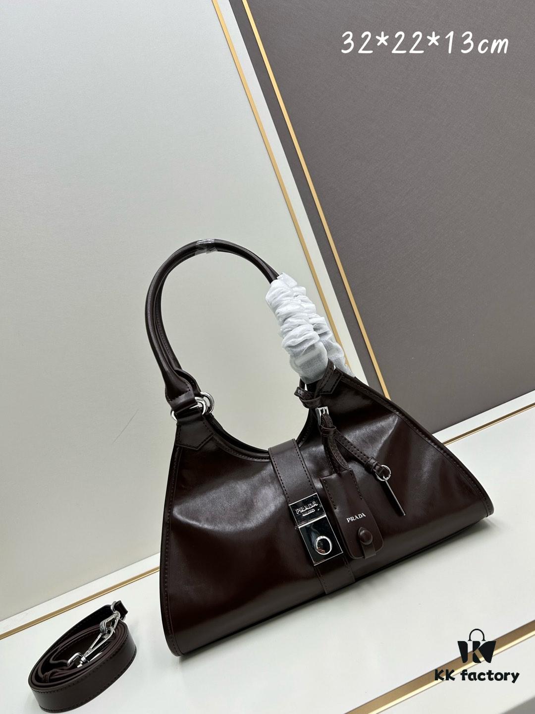 PRADA Counter New Arrival (All-Leather Series) Original Order Quality with Matching Hardware Full-Grain Oil-Waxed Calfskin Shoulder Bag