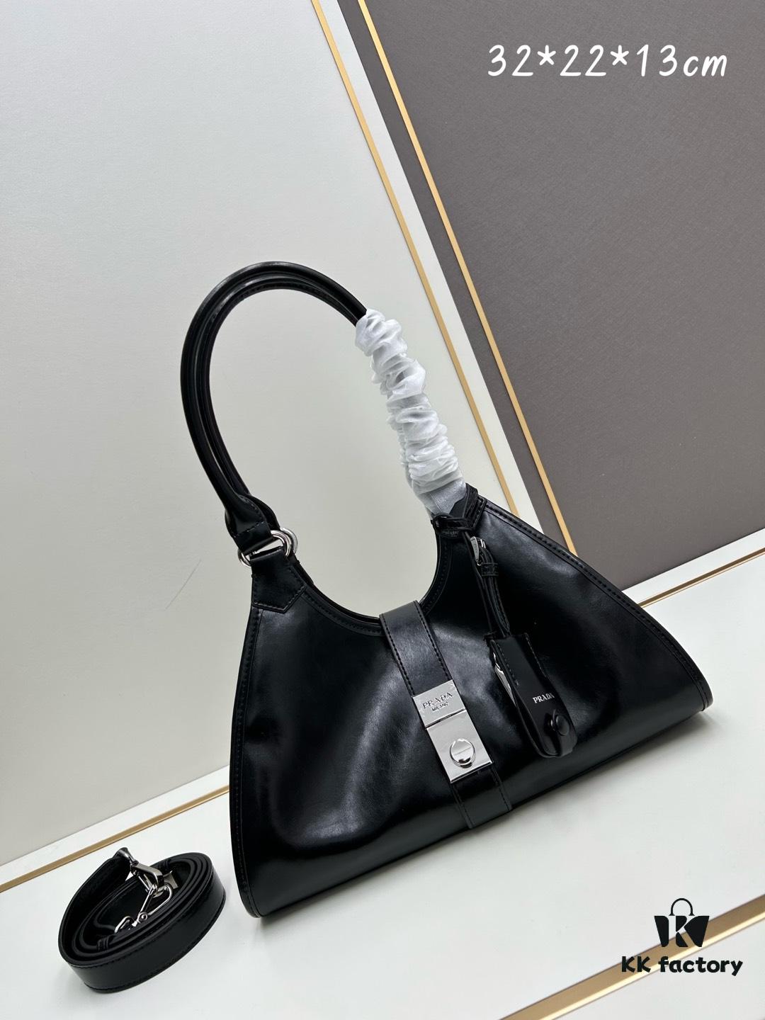 PRADA Counter New Arrival (All-Leather Series) Original Order Quality with Matching Hardware Full-Grain Oil-Waxed Calfskin Shoulder Bag