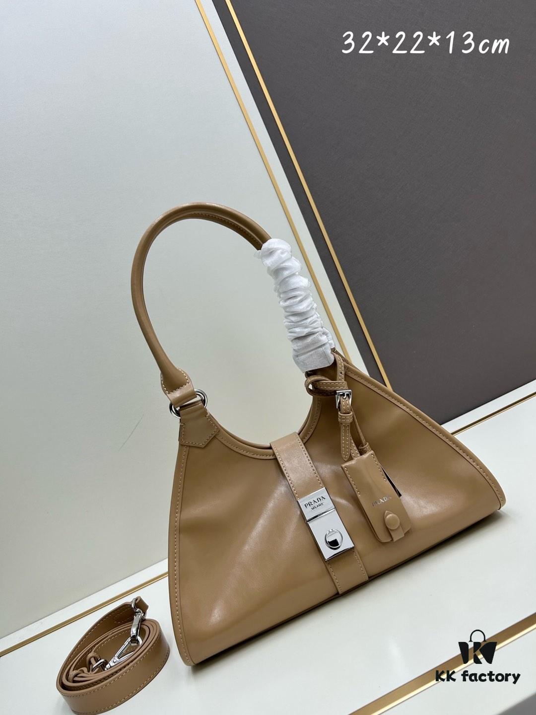 PRADA Counter New Arrival (All-Leather Series) Original Order Quality with Matching Hardware Full-Grain Oil-Waxed Calfskin Shoulder Bag