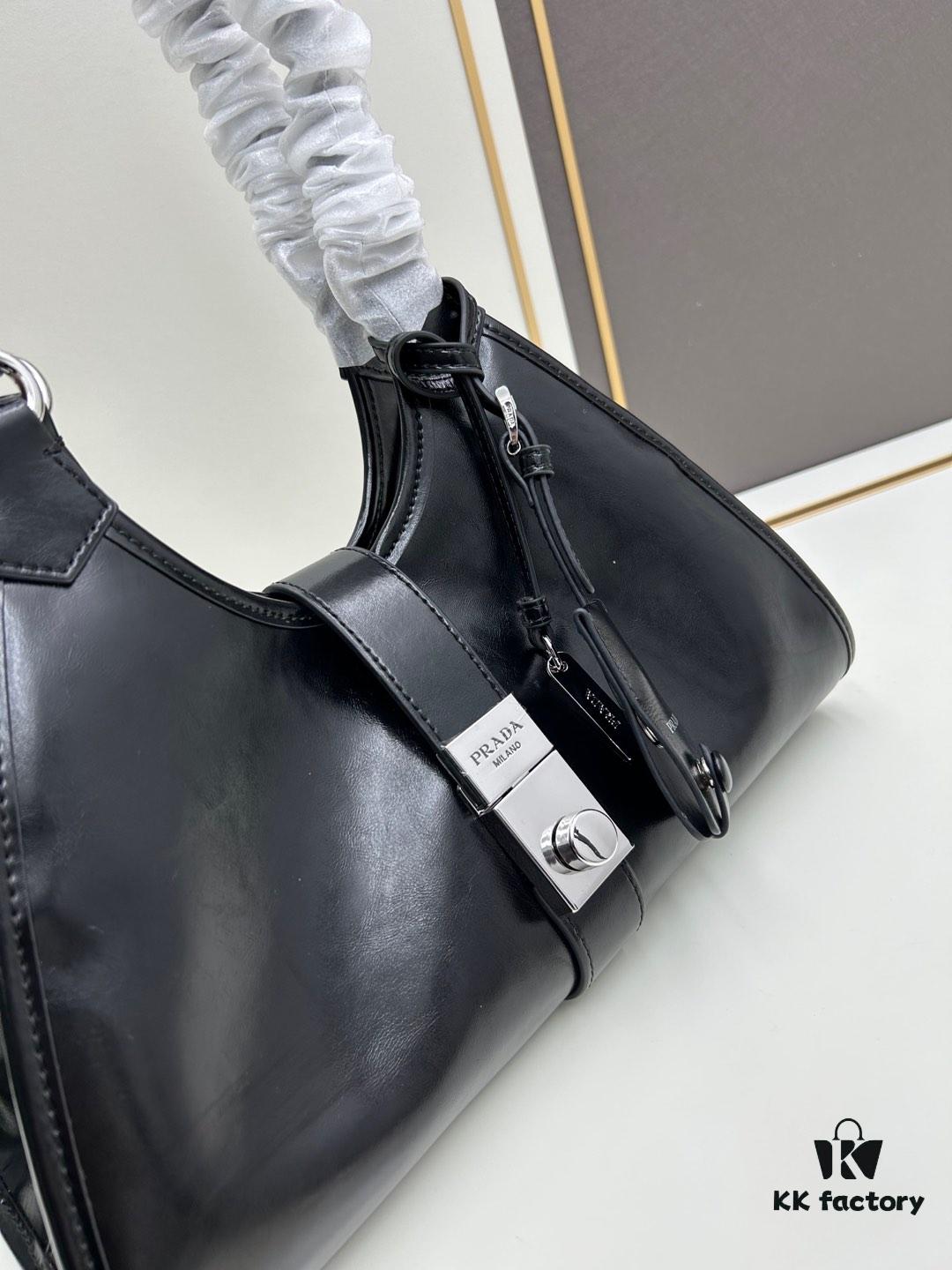 PRADA Counter New Arrival (All-Leather Series) Original Order Quality with Authentic Hardware Full-Grain Oil-Waxed Cowhide Shoulder Bag