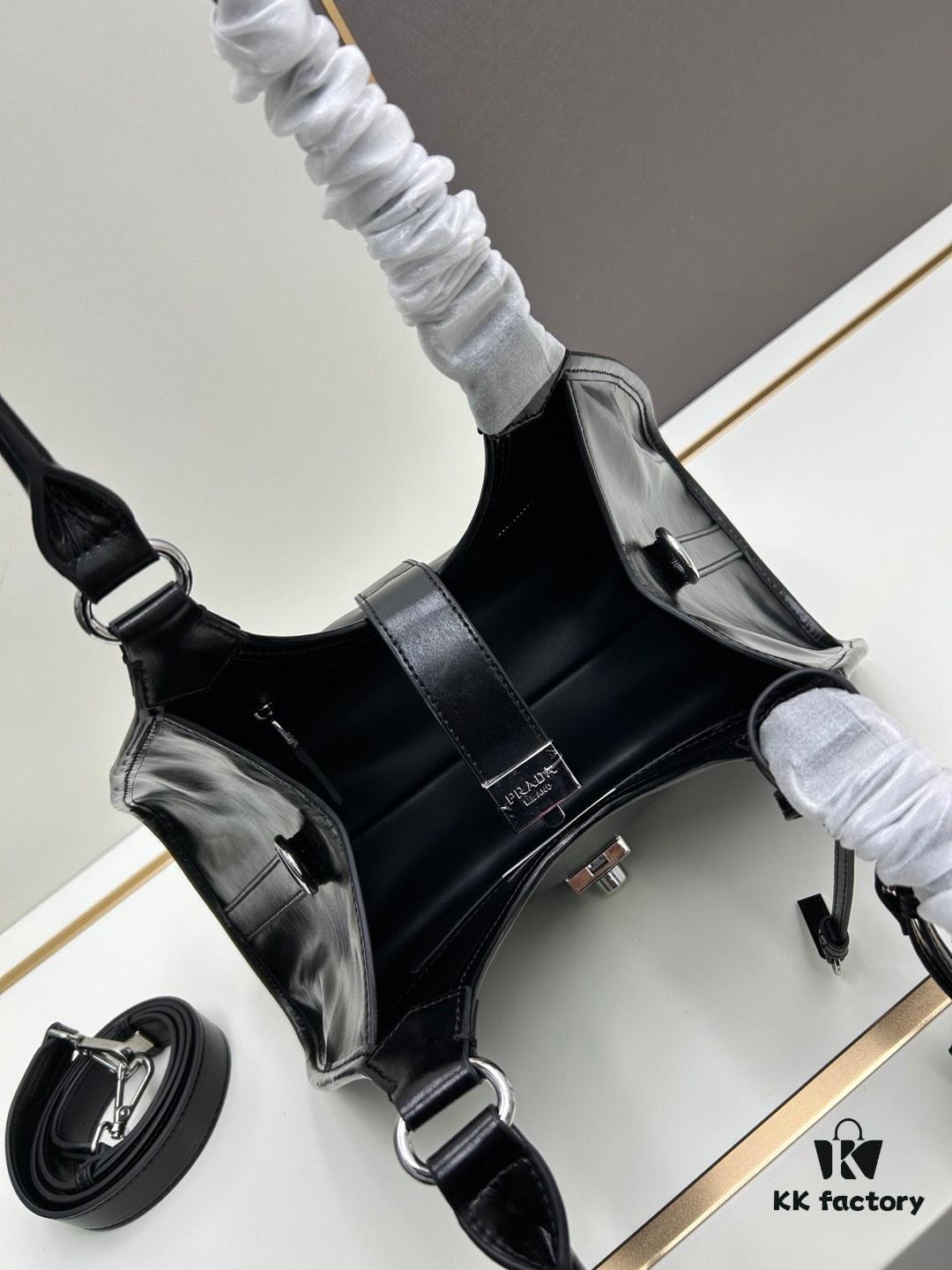 PRADA Counter New Arrival (All-Leather Series) Original Order Quality with Authentic Hardware Full-Grain Oil-Waxed Cowhide Shoulder Bag