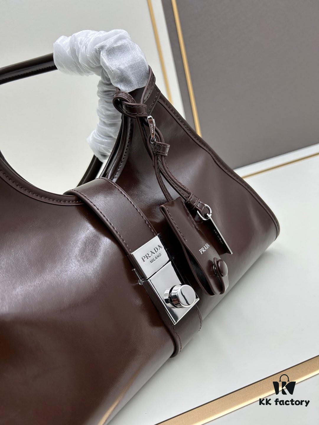 PRADA Counter New Arrival (All-Leather Series) Original Order Quality with Matching Hardware Full-Grain Oil-Waxed Cowhide Shoulder Bag