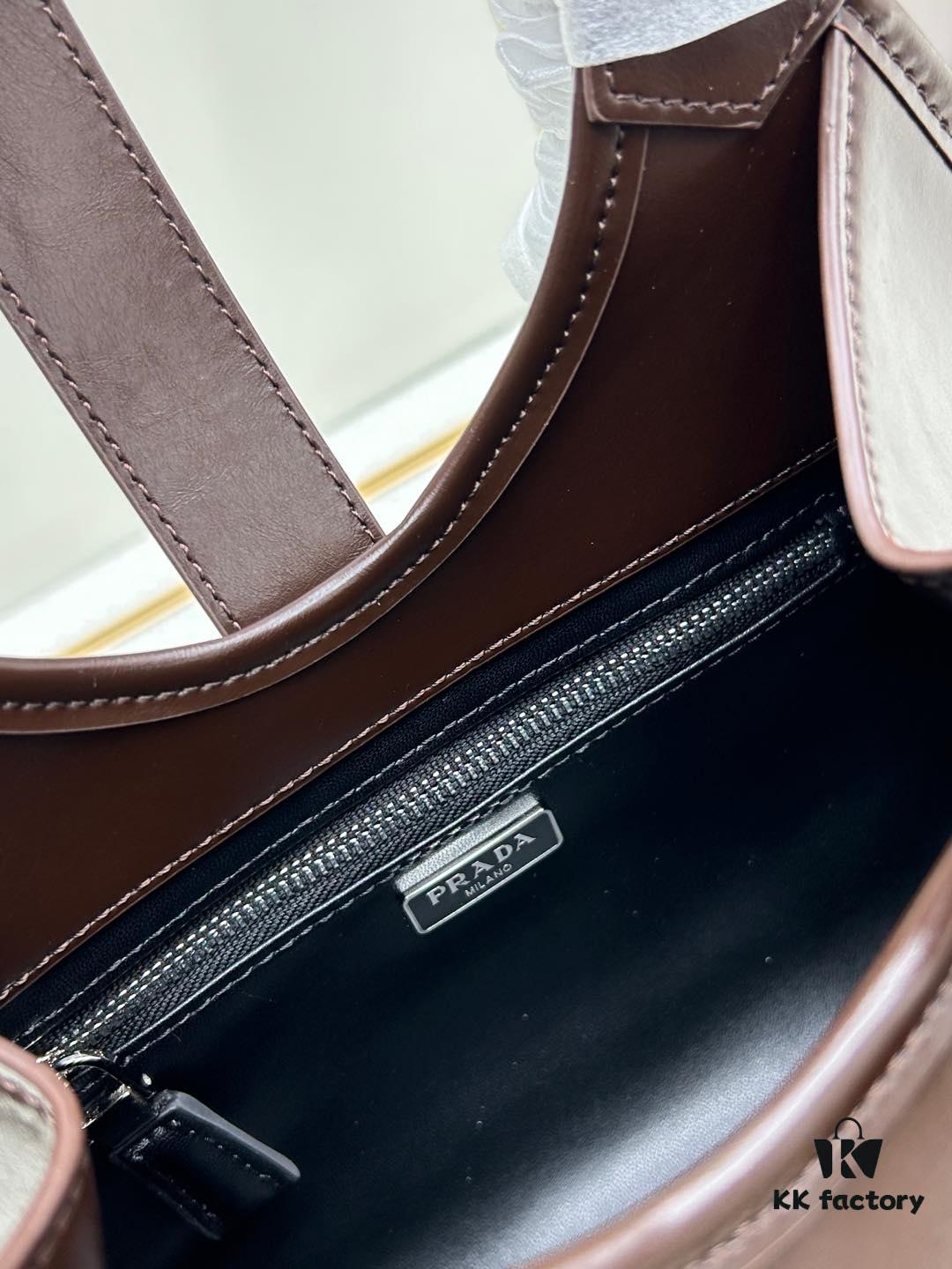 PRADA Counter New Arrival (All-Leather Series) Original Order Quality with Matching Hardware Full-Grain Oil-Waxed Cowhide Shoulder Bag