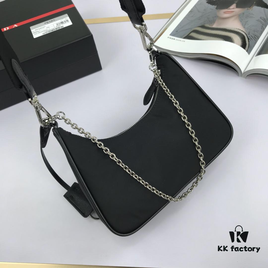 Top Quality Original Order 🎉 Prada New Nylon Hobo Handbag / Underarm Bag 😘😘