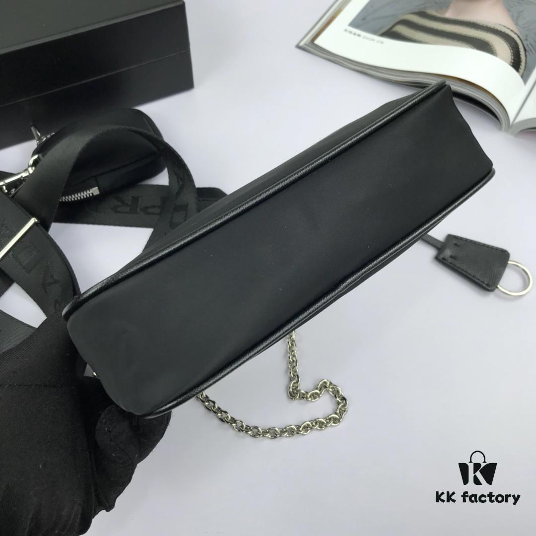 Top Quality Original Order 🎉 Prada New Nylon Hobo Handbag / Underarm Bag 😘😘