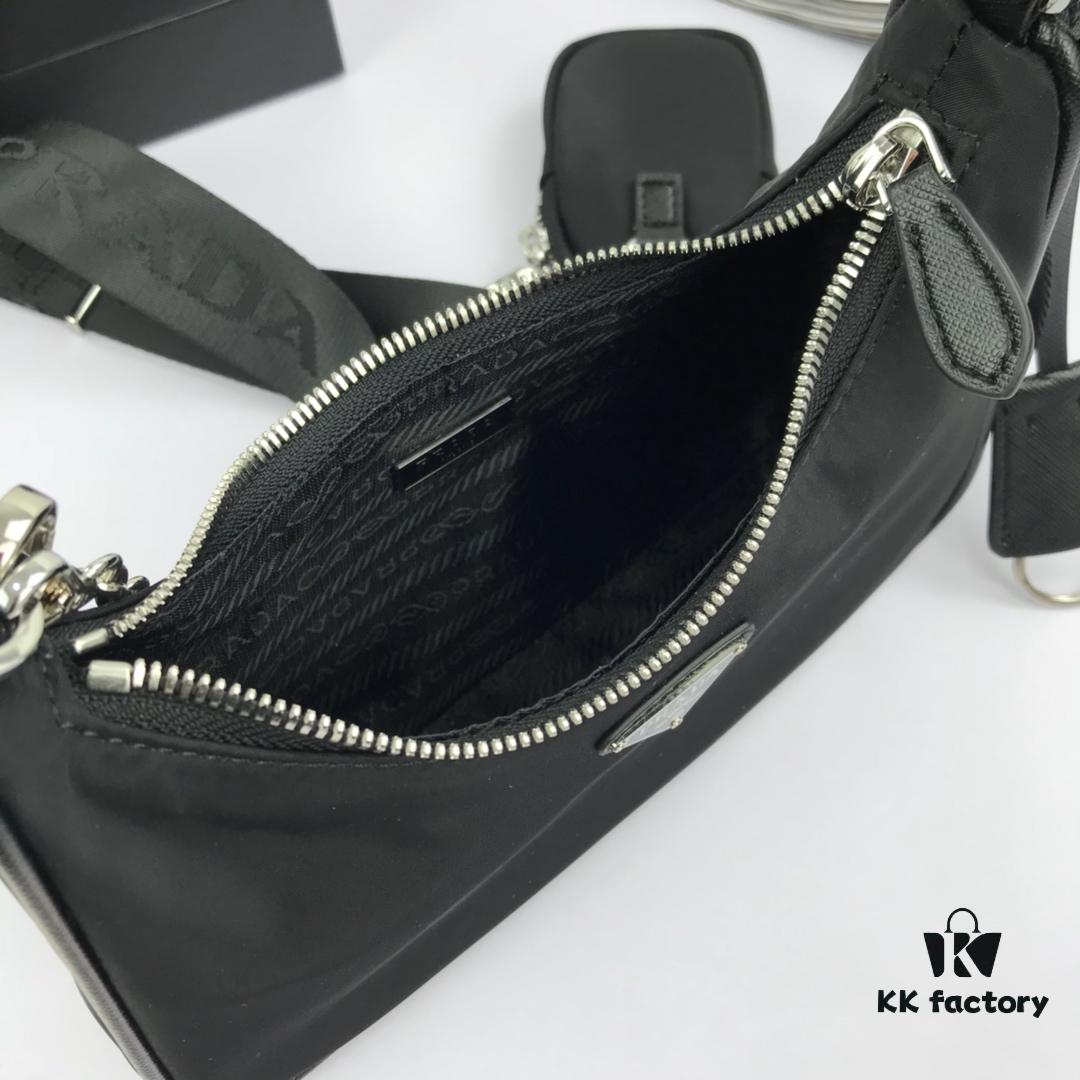 Top Quality Original Order 🎉 Prada New Nylon Hobo Handbag / Underarm Bag 😘😘