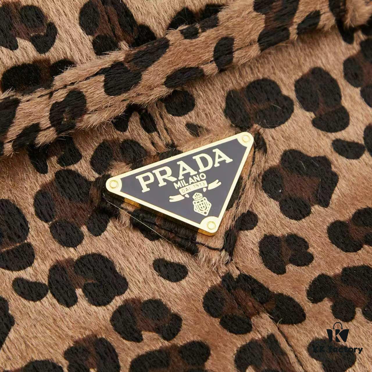 24fw Autumn-Winter Prada Arrives with Sophisticated Alpaca Brown Tones