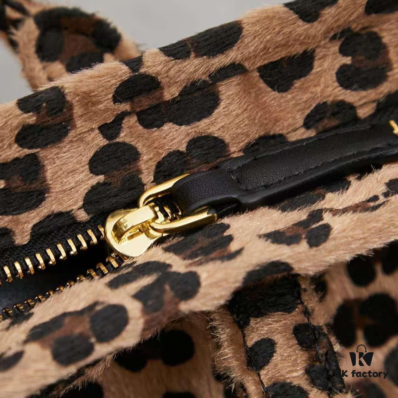 24fw Autumn-Winter Prada Arrives with Sophisticated Alpaca Brown Tones