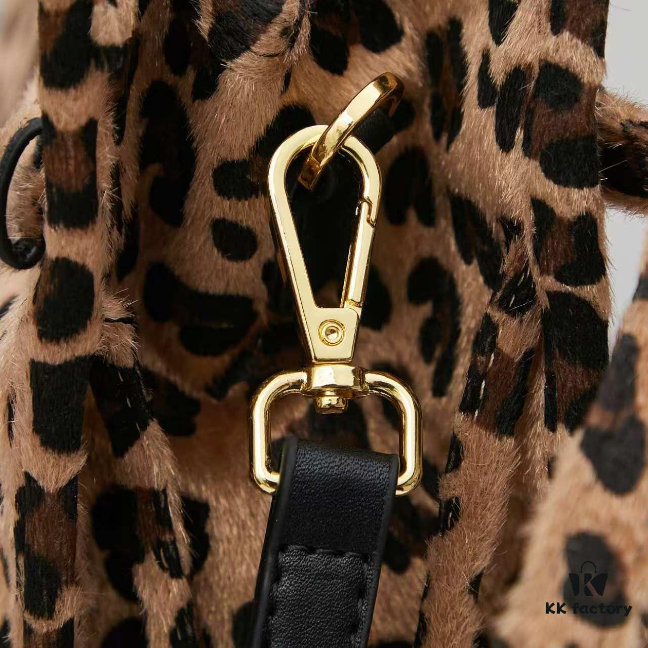 24fw Autumn-Winter Prada Arrives with Sophisticated Alpaca Brown Tones