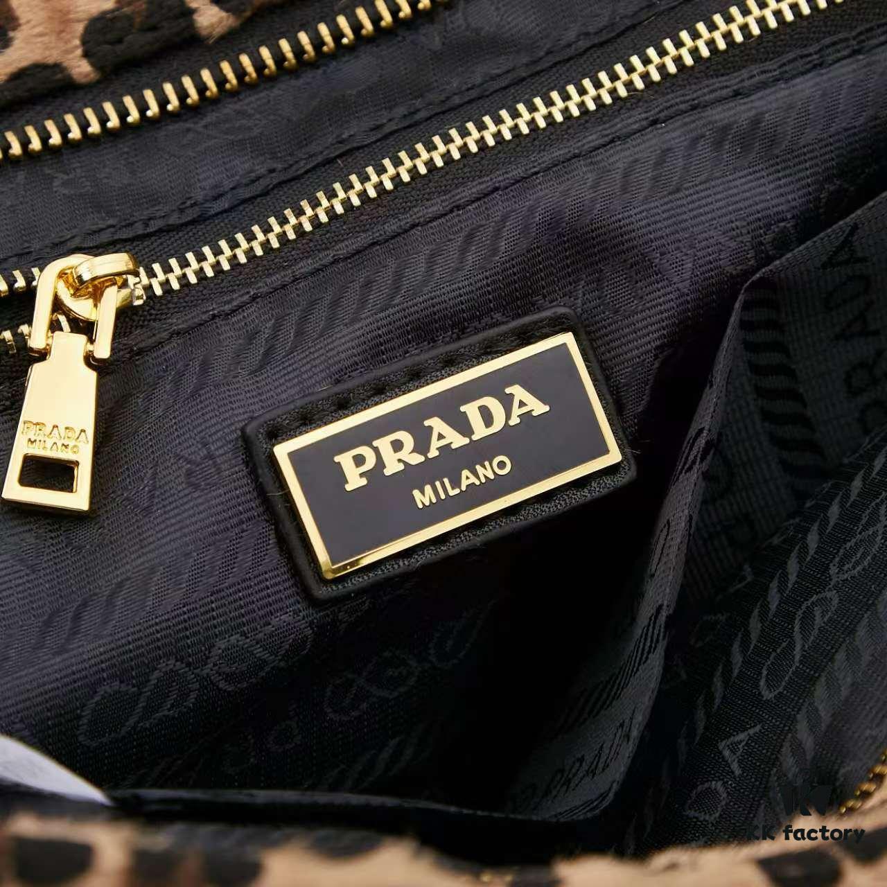 24fw Autumn-Winter Prada Arrives with Sophisticated Alpaca Brown Tones