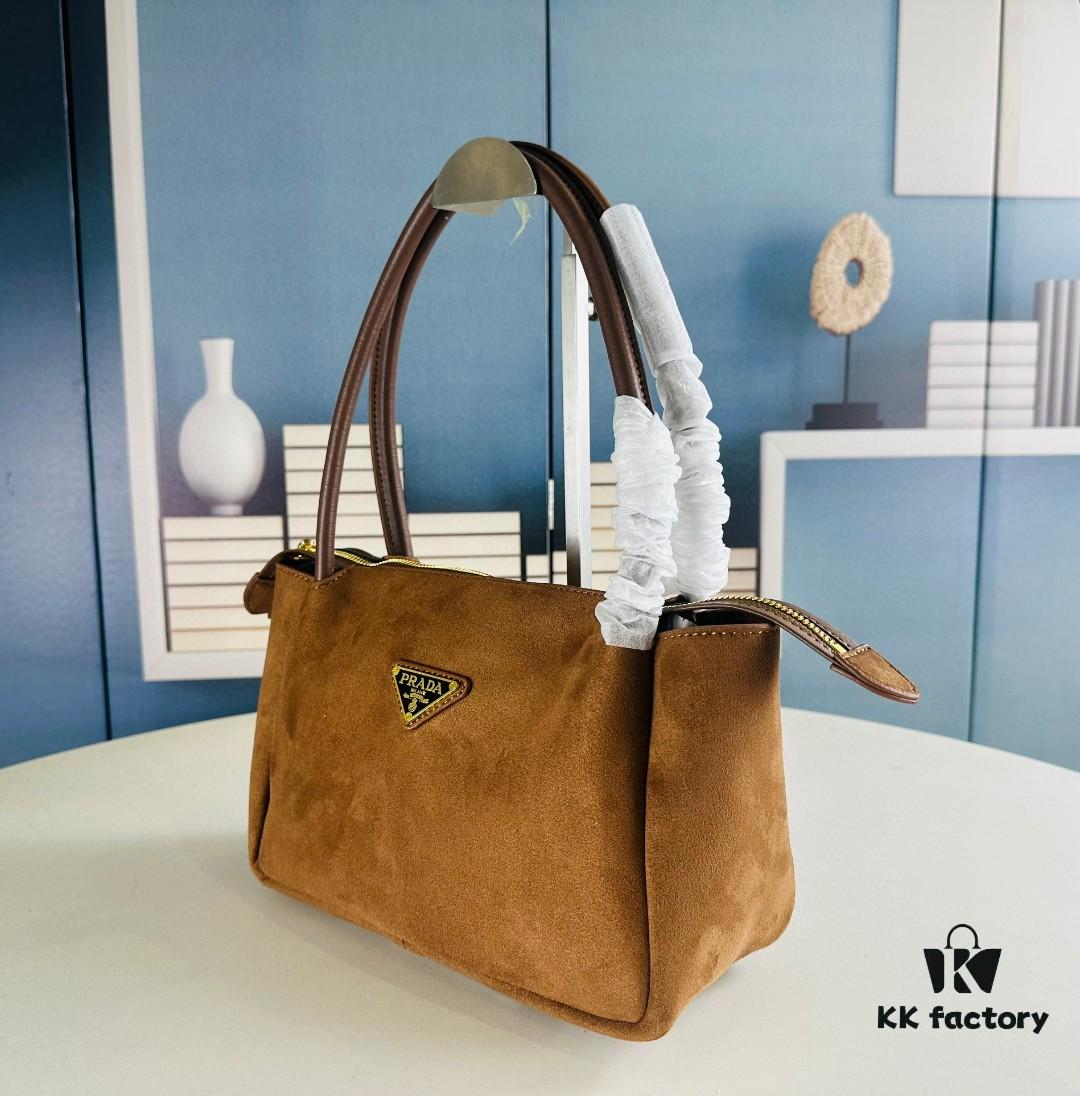 New Arrival Autumn-Winter Prada FW Collection – Sophisticated Brown Tones Exude Warmth and Elegance