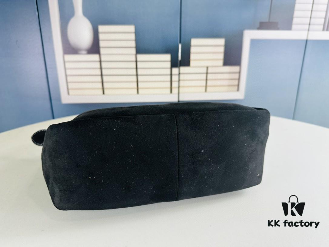 New Fall/Winter Prada Arrival – Sophisticated Brown Tones Exude Warmth and Elegance