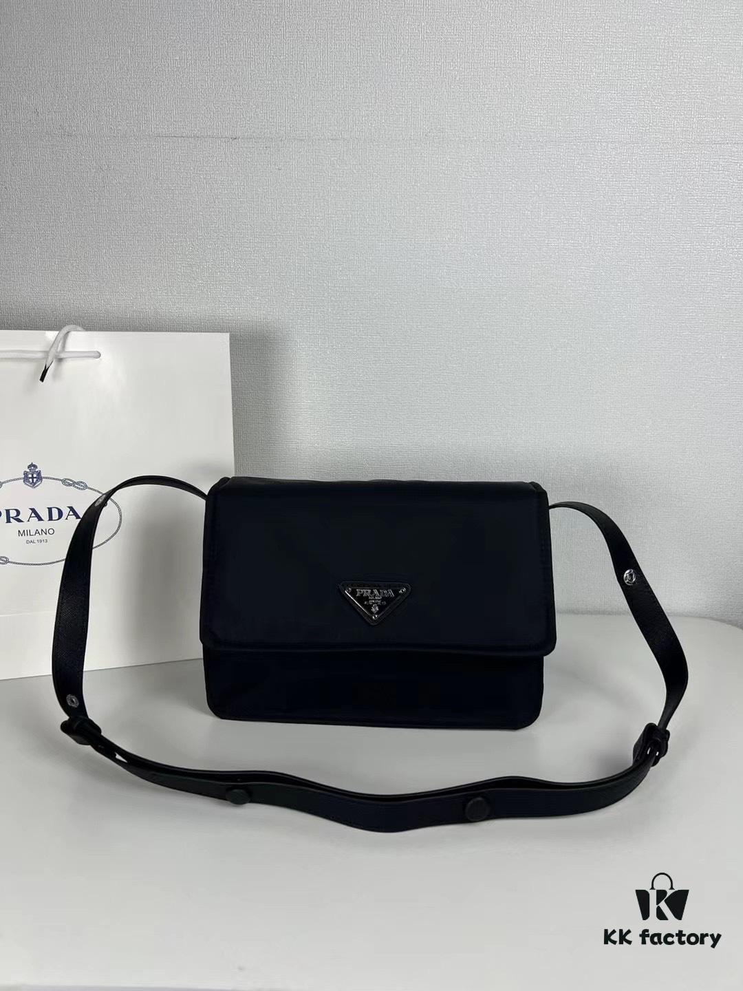 PRADA Large Size Leather-Trimmed Imported Parachute Fabric Bag