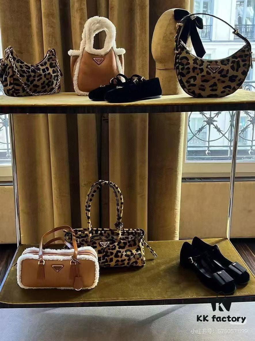 24fw Fall/Winter Prada Arrives with Sophisticated Almond Brown Tones and Sleek Design