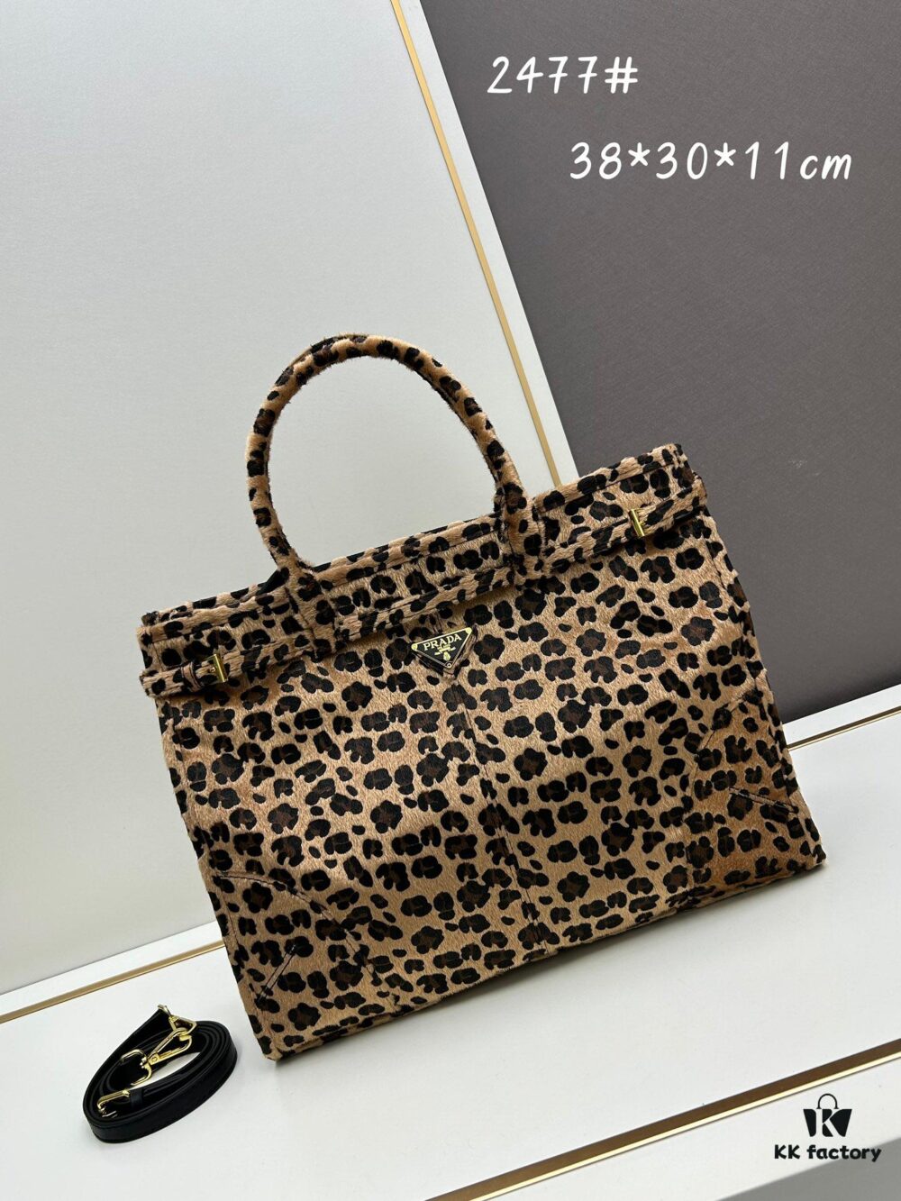 24fw Autumn-Winter Prada Arrives with Sophisticated Alpaca Brown Tones