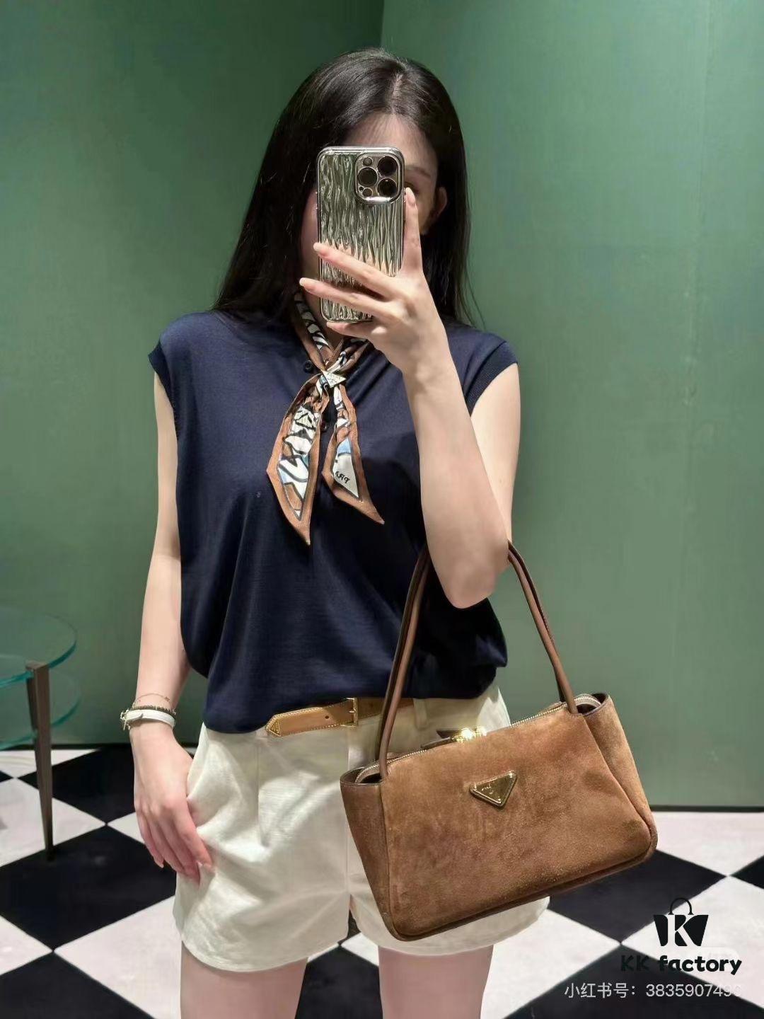 New Fall/Winter Prada Collection Arrives – Full of Sophistication