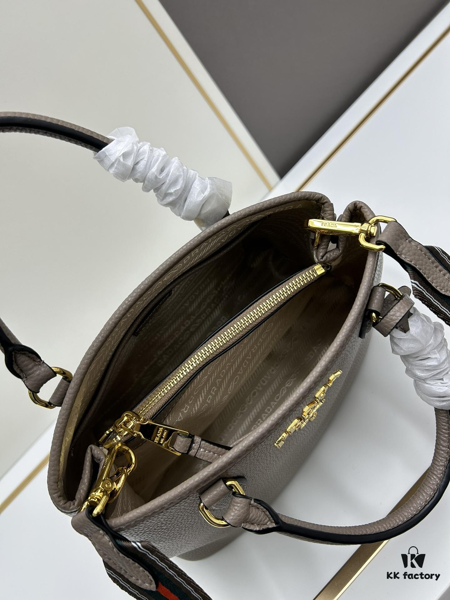 🔥High-Quality Counter Stock🔥 Prada [PRADA] Classic Retro Handbag - Large Size