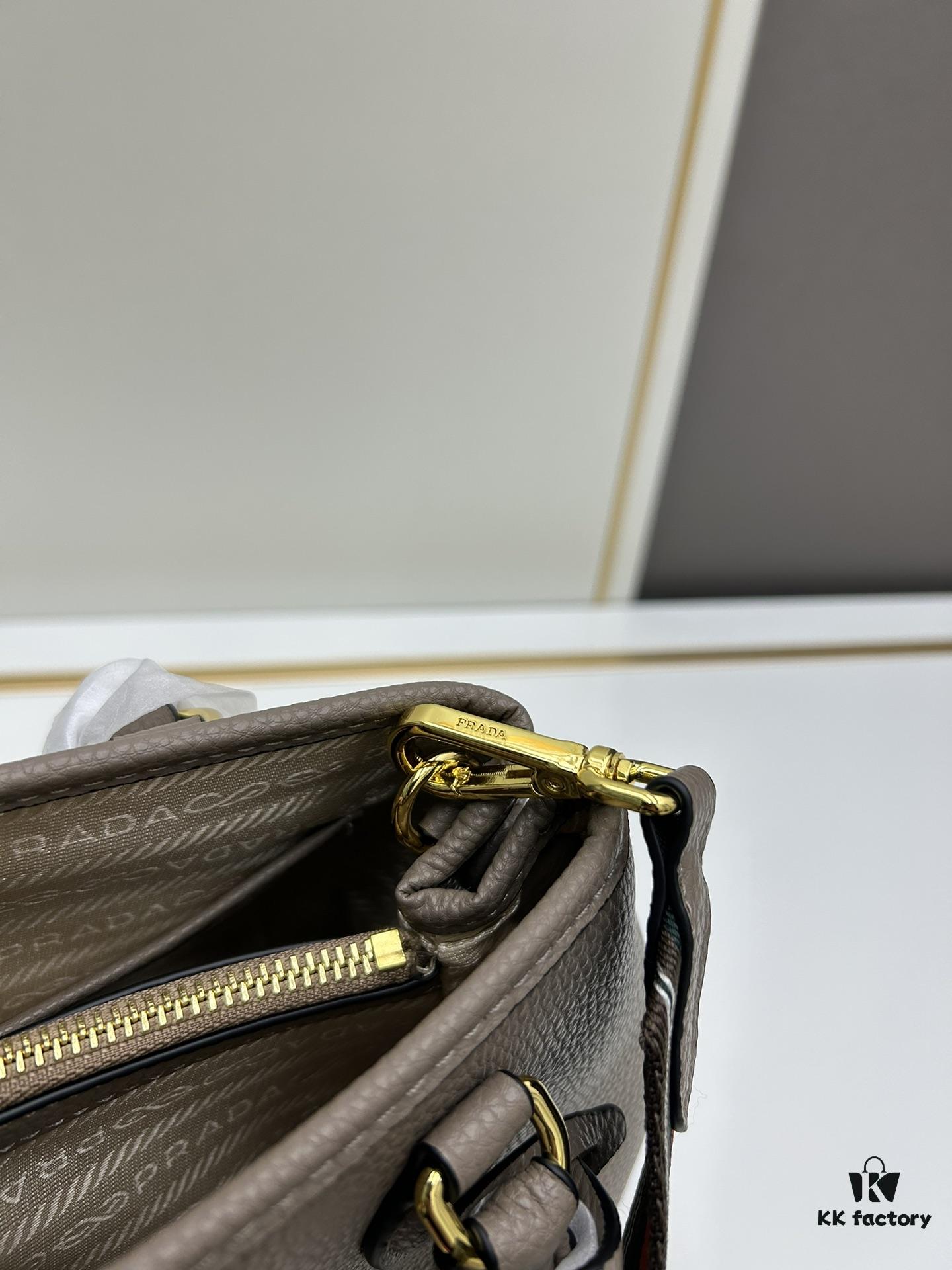 🔥High-Quality Counter Stock🔥 Prada [PRADA] Classic Retro Handbag - Large Size