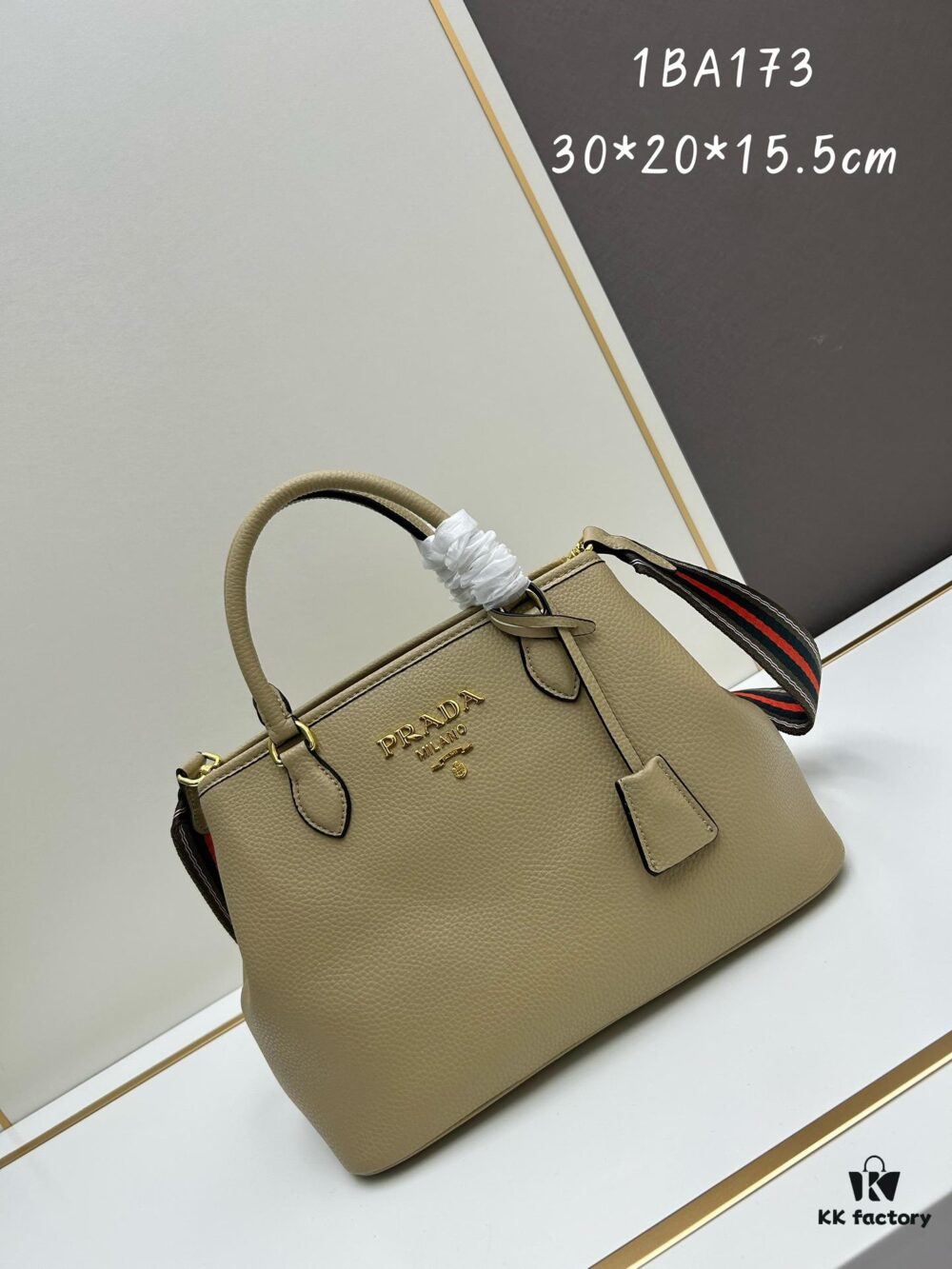 PRADA High-Quality Cabinet Classic Retro Handbag - Large Size