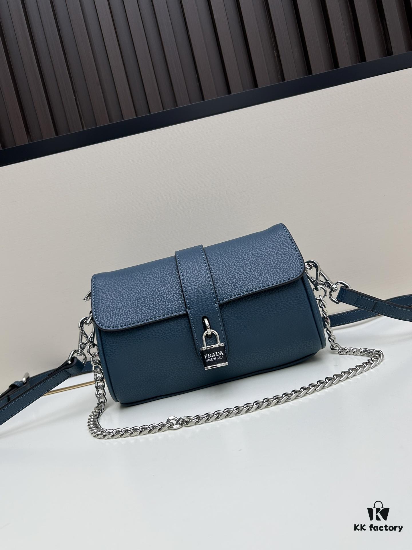 Exclusive Launch - High-Quality Prada-style Pillow Top Handle Bag, Palm Grain Leather, Smooth Oiled Edges, Soft and Thick Texture, Includes Long Strap and Chain, Can Be Worn as Shoulder or Crossbody Bag