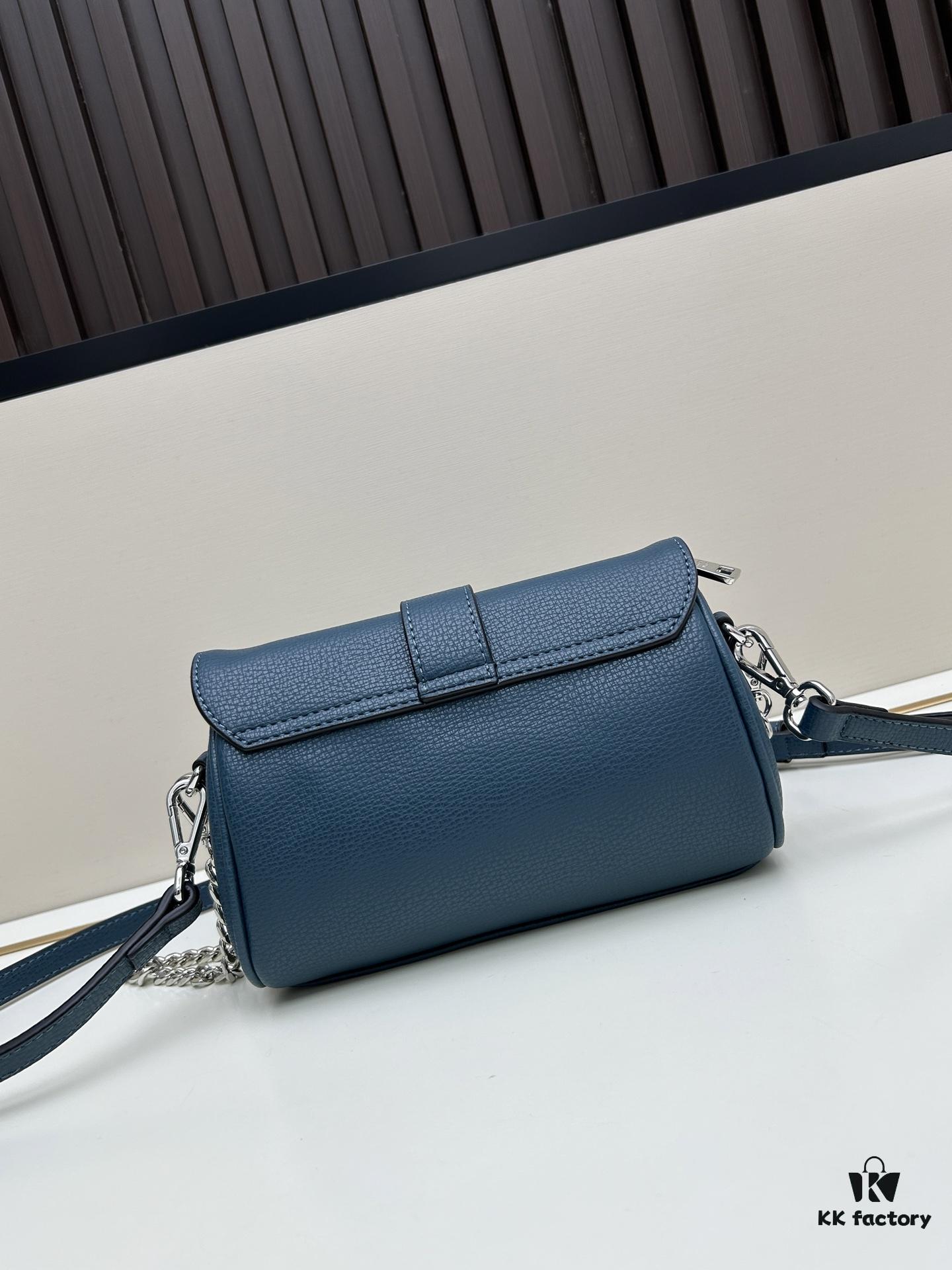 Exclusive Launch - High-Quality Prada-style Pillow Top Handle Bag, Palm Grain Leather, Smooth Oiled Edges, Soft and Thick Texture, Includes Long Strap and Chain, Can Be Worn as Shoulder or Crossbody Bag