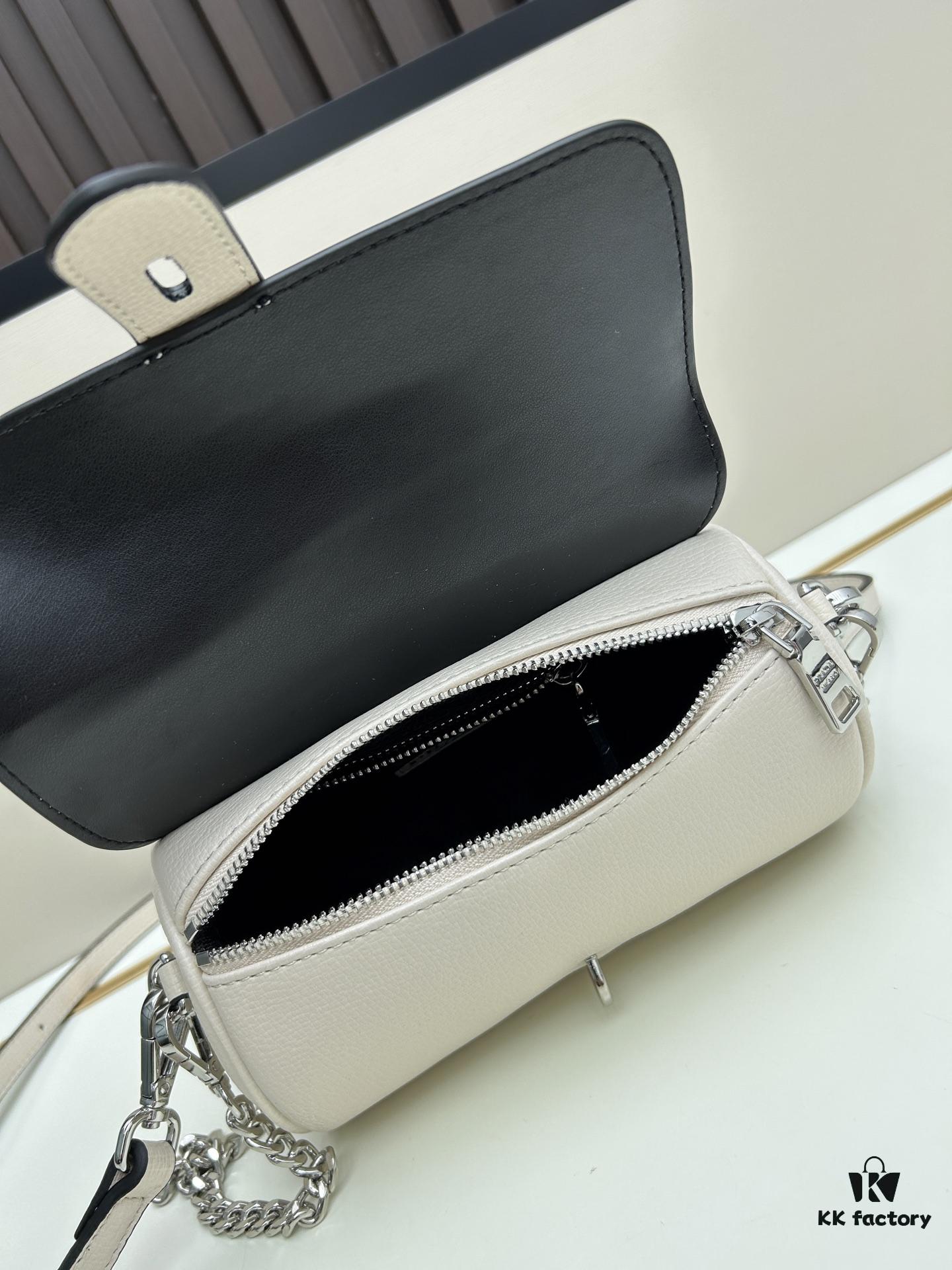 Exclusive Launch - High-Quality Prada-style Lock Bag, Palm Grain Leather, Soft and Thick Texture