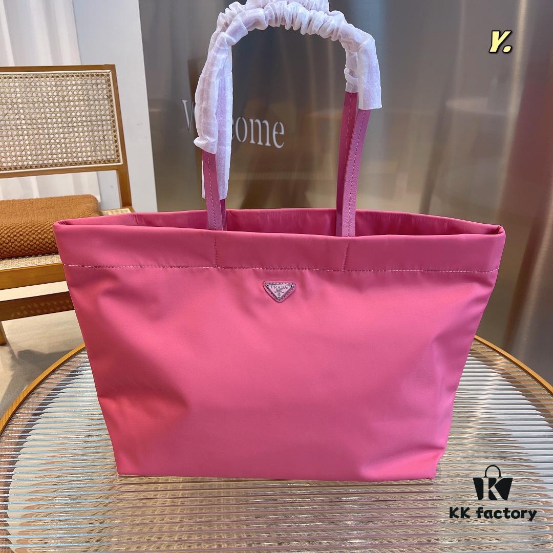 New Shopping Bag Prada PRADA Shopping Tote Original Quality Precision Craftsmanship Classic Bestseller Attention to Detail Combines Iconic Pattern with Classic Print Stylish and Trendy Size: 38*18*33cm Code 120015170