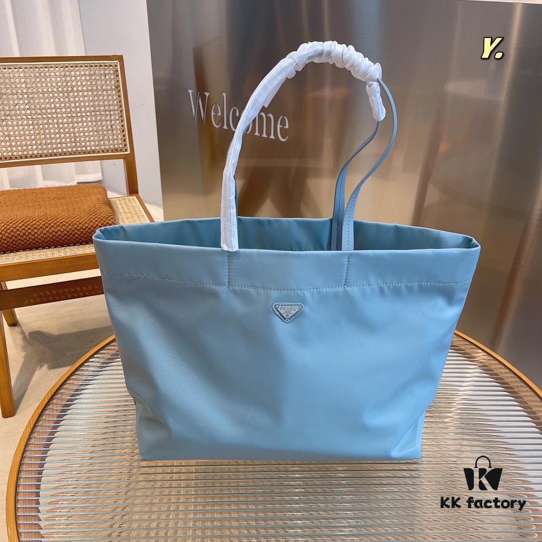 New Shopping Bag Prada PRADA Shopping Tote Original Quality Precision Craftsmanship Classic Bestseller Attention to Detail Combines Iconic Pattern with Classic Print Stylish and Trendy Size: 38*18*33cm Code 120015170