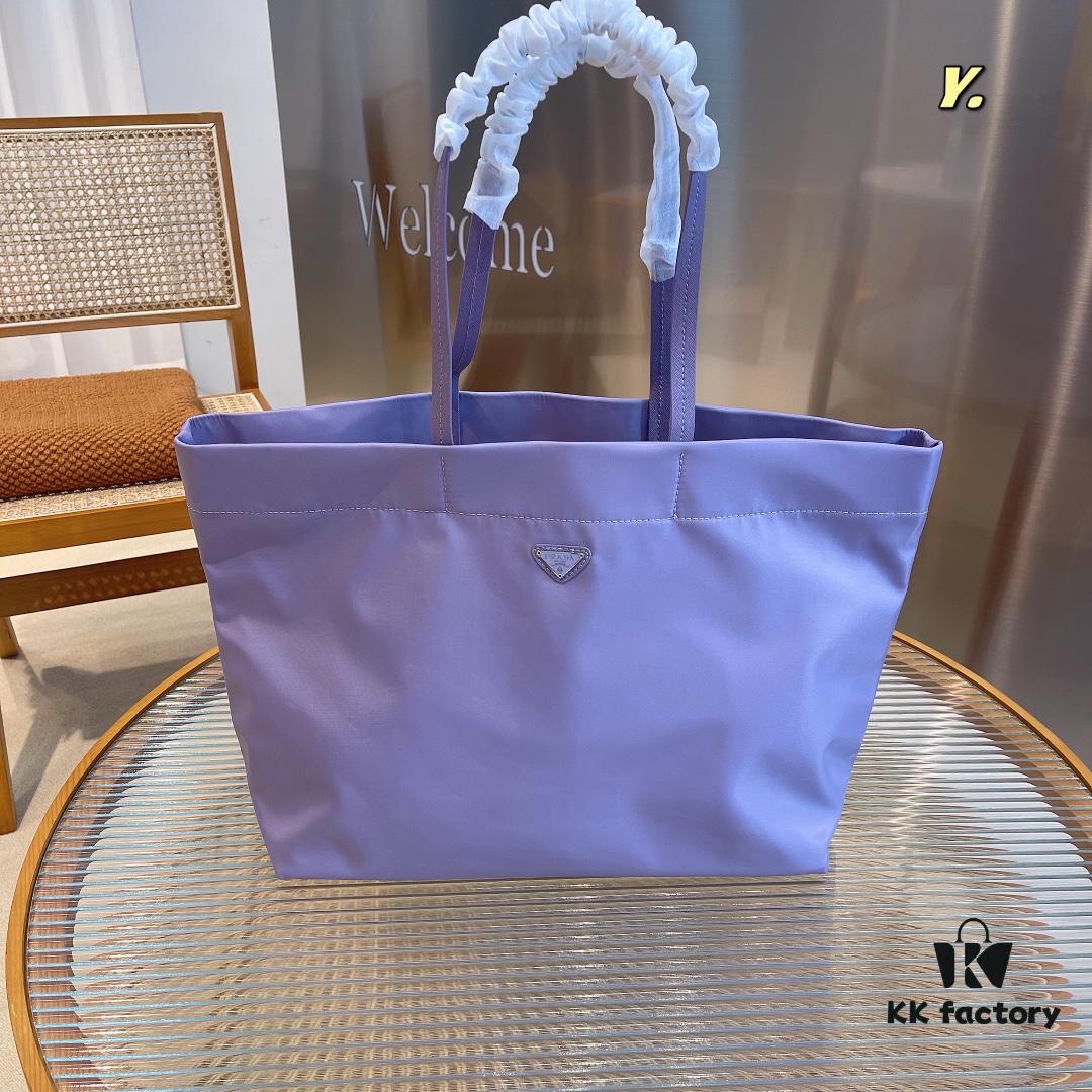 New Shopping Bag Prada PRADA Shopping Tote Original Quality Precision Craftsmanship Classic Bestseller Attention to Detail Combines Iconic Pattern with Classic Print Stylish and Trendy Size: 38*18*33cm Code 120015170