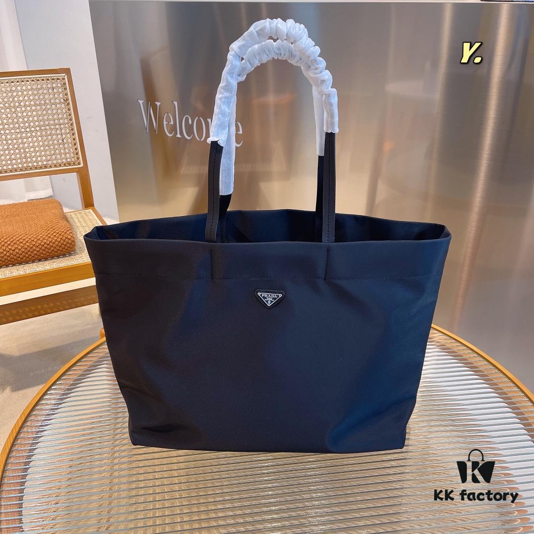 New Shopping Bag Prada PRADA Shopping Tote Original Quality Precision Craftsmanship Classic Bestseller Attention to Detail Combines Iconic Pattern with Classic Print Stylish and Trendy Size: 38*18*33cm Code 120015170