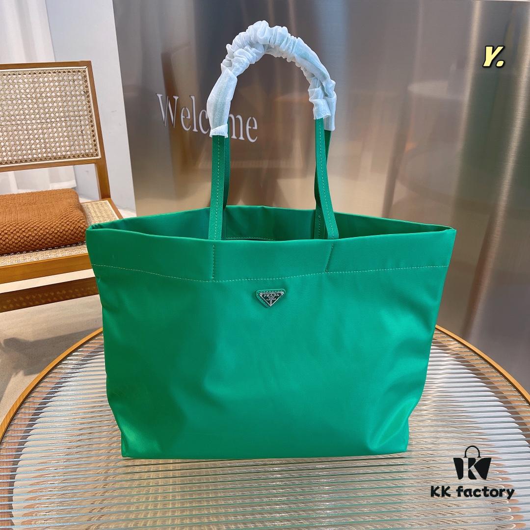 New Shopping Bag Prada PRADA Shopping Tote Original Quality Precision Craftsmanship Classic Bestseller Attention to Detail Combines Iconic Pattern with Classic Print Stylish and Trendy Size: 38*18*33cm Code 120015170