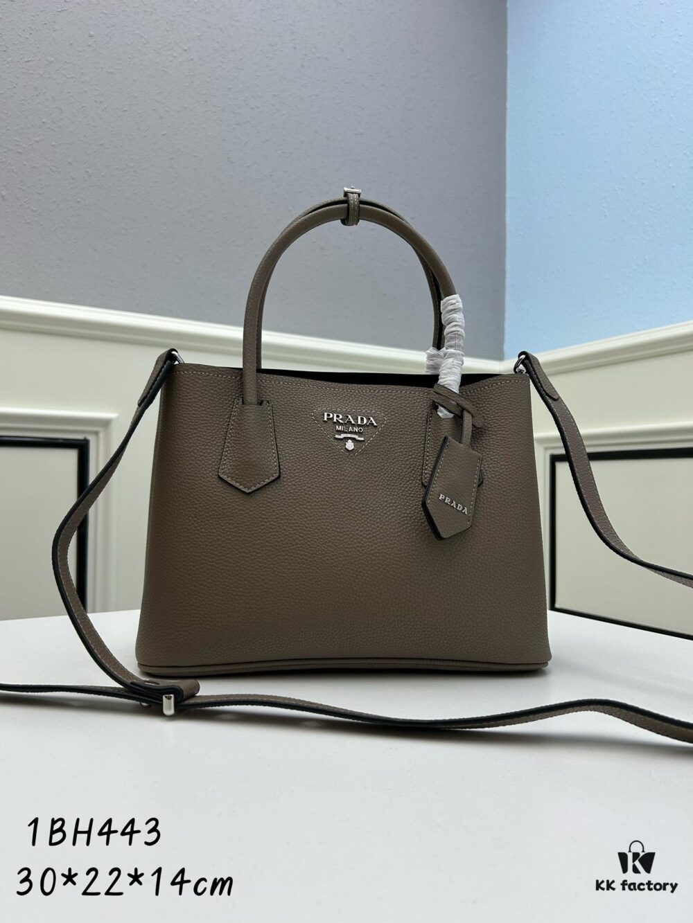 Upgraded Large Size 🌹 PRADA PRADA Counter New Arrival (Large Version) Fine Pebbled Texture Now Available